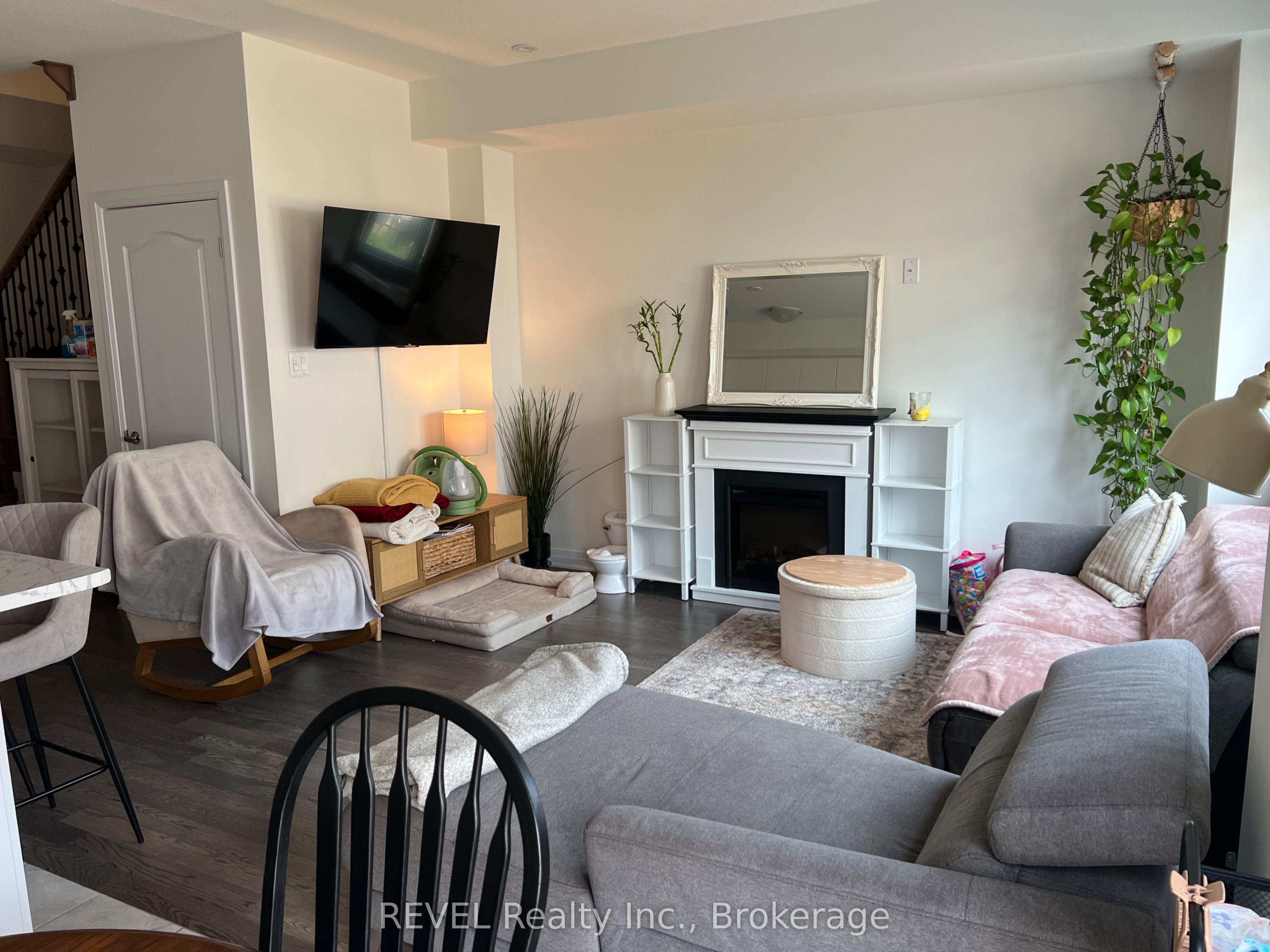 118 Varsity Drive Property Photo 2