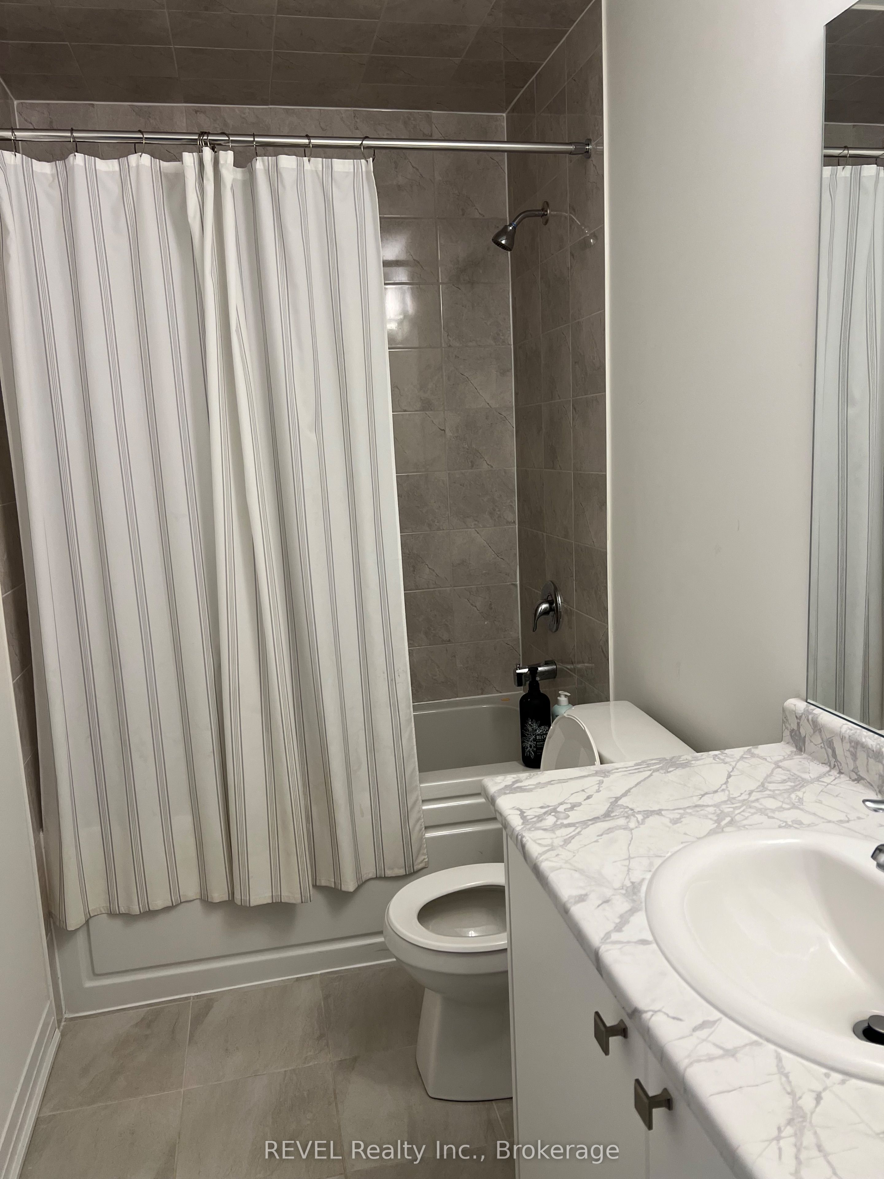 118 Varsity Drive Property Photo 7