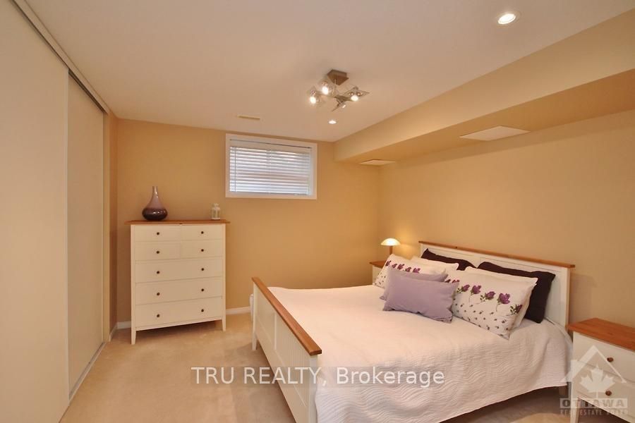 835 Longfields Drive Property Photo 16