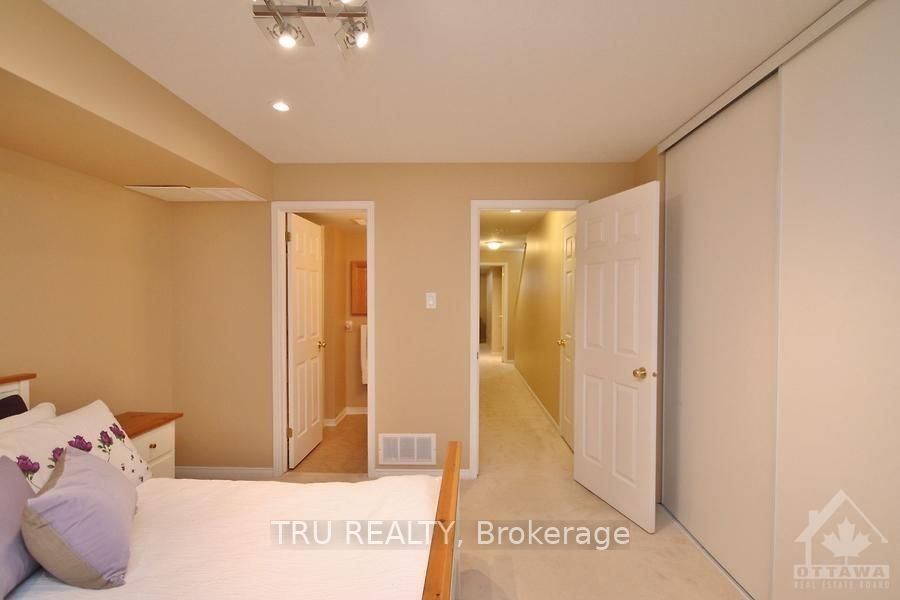835 Longfields Drive Property Photo 17