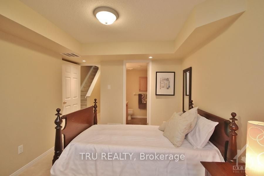 835 Longfields Drive Property Photo 20