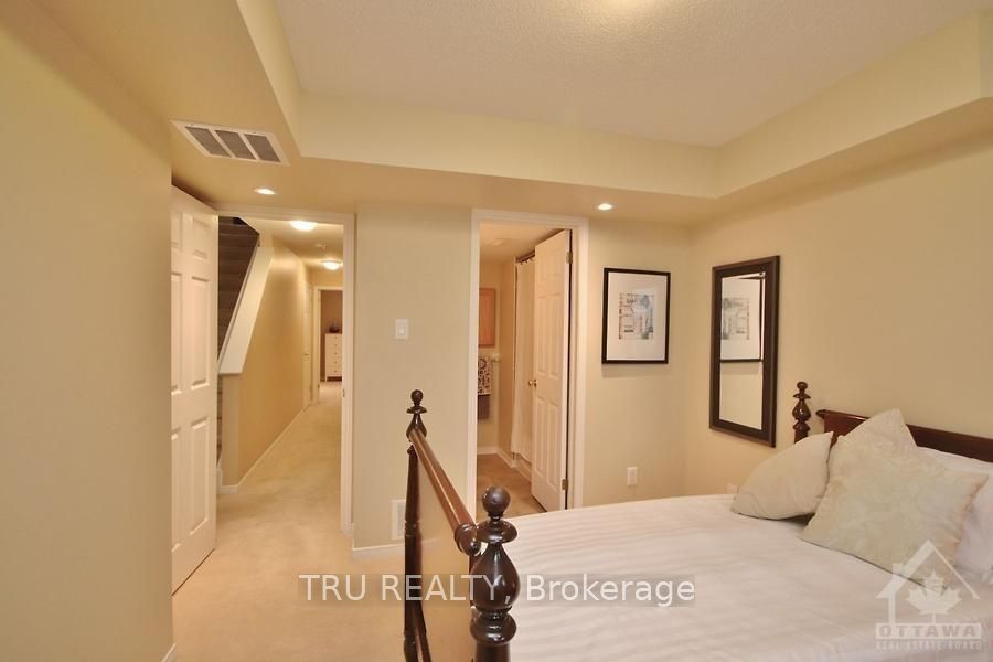 835 Longfields Drive Property Photo 21