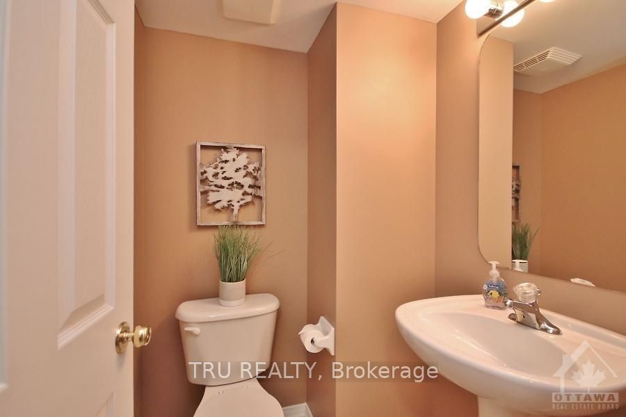 835 Longfields Drive Property Photo 24