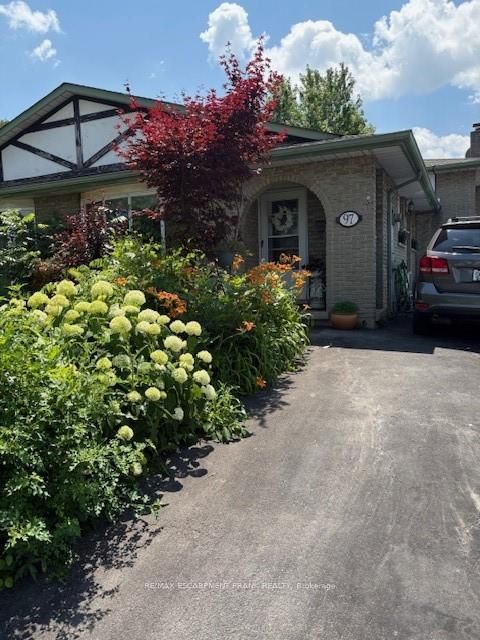 97 Guildwood Drive Property Photo 4