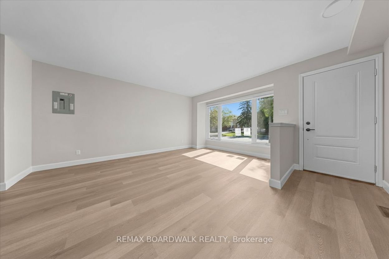 999 Meadowlands Drive Property Photo 3