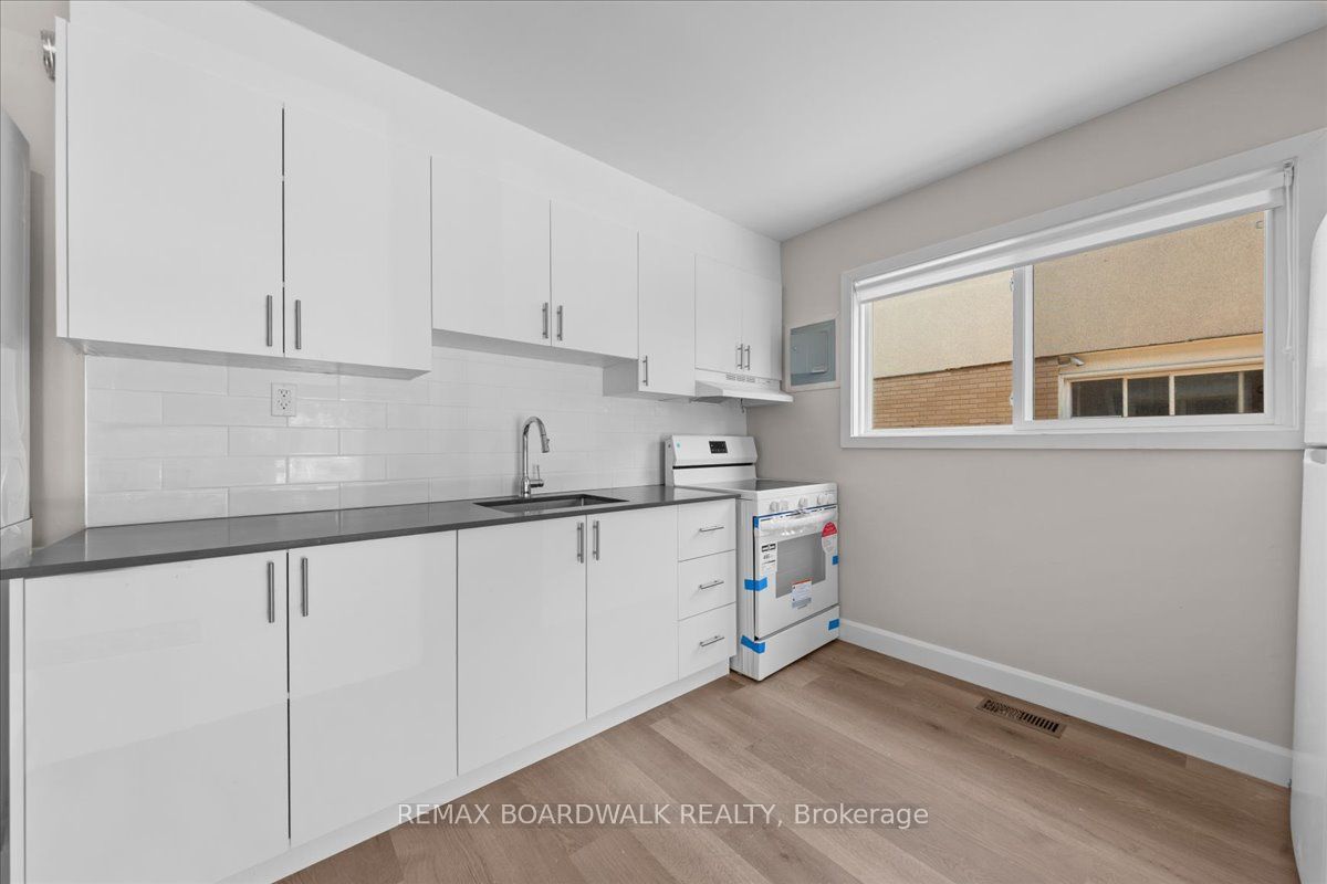 999 Meadowlands Drive Property Photo 11