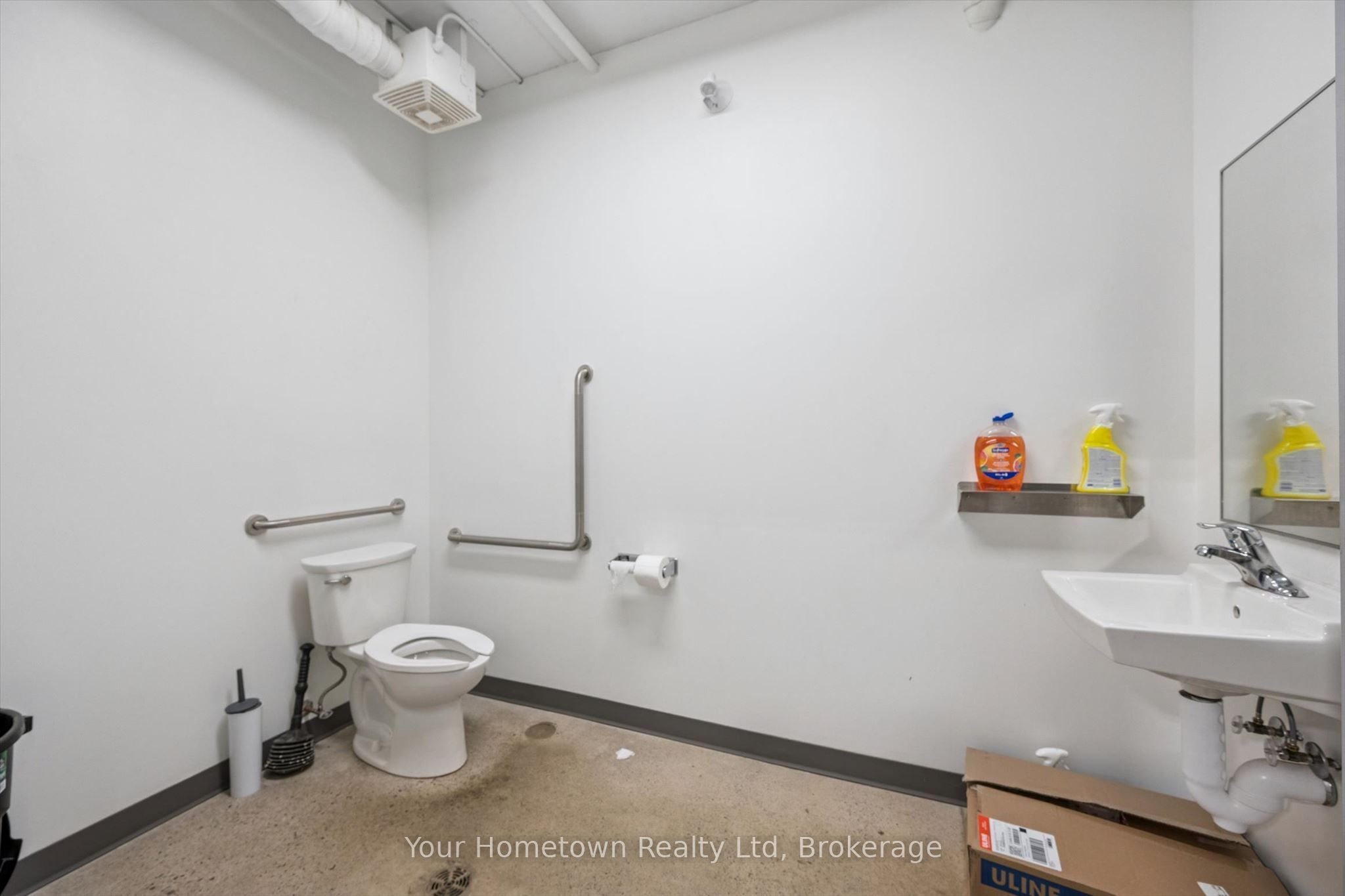 255 Thompson Drive Property Photo 9