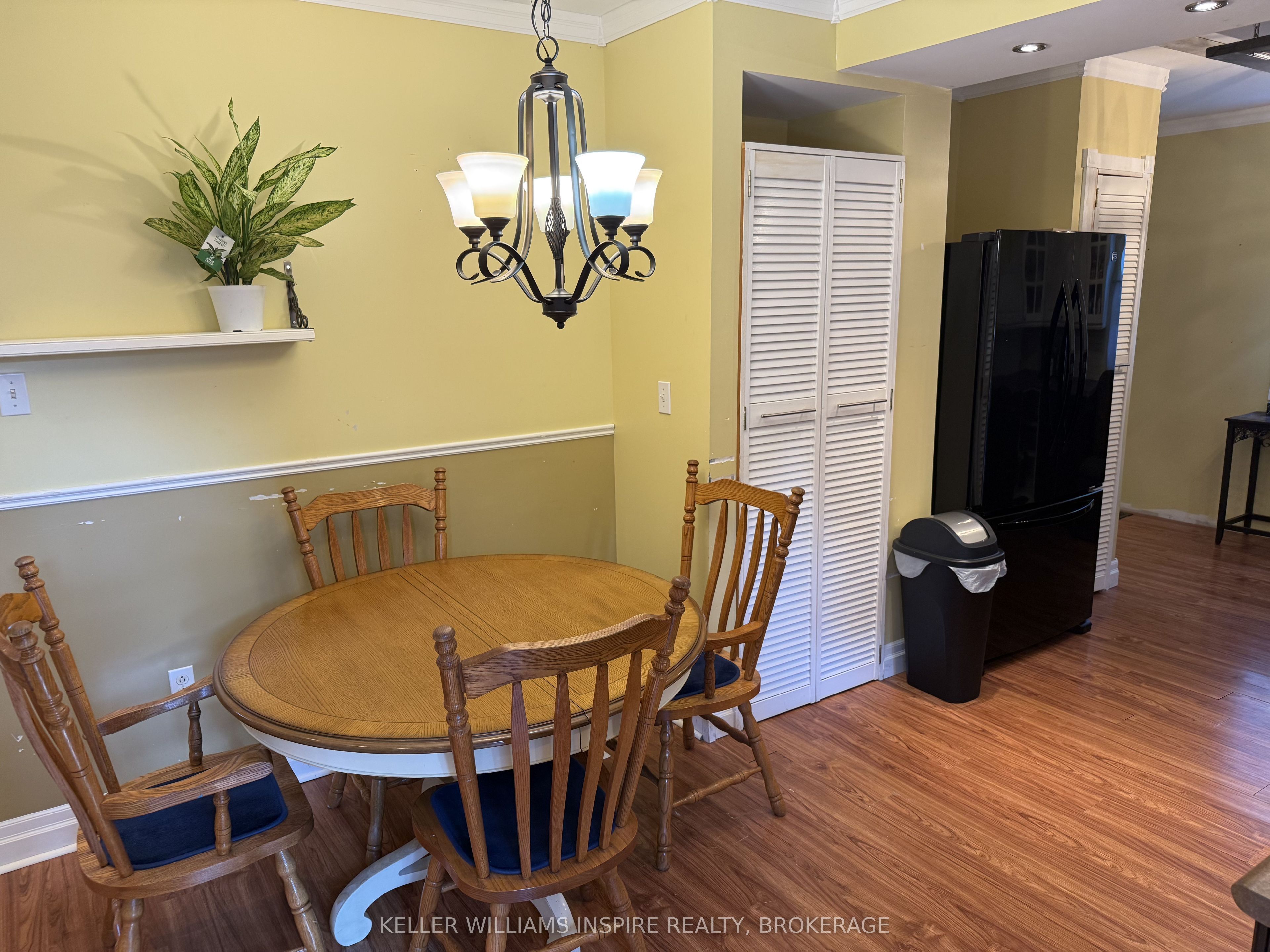 219 King Street W Property Photo 7