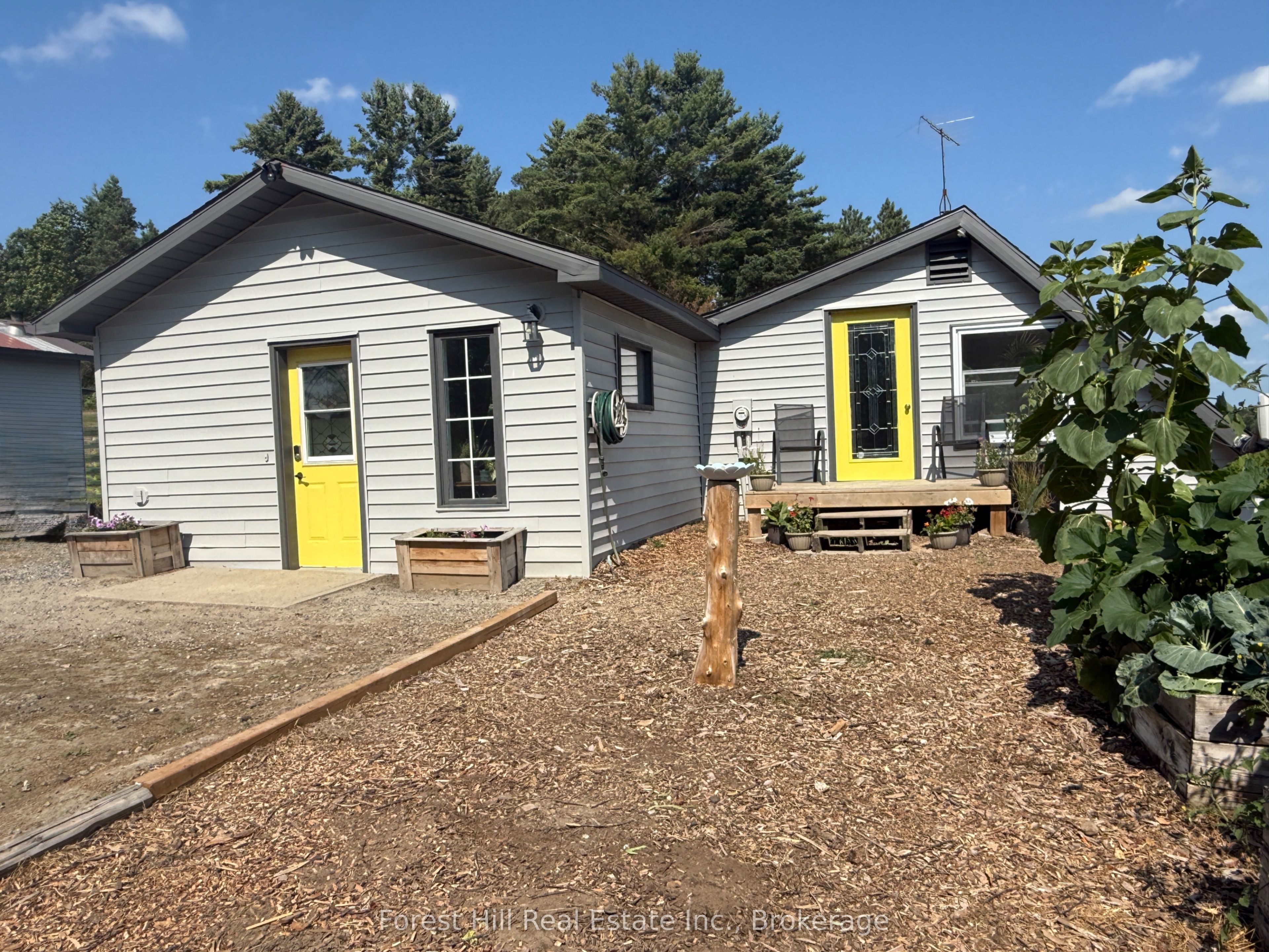 832 East Road Property Photo 1