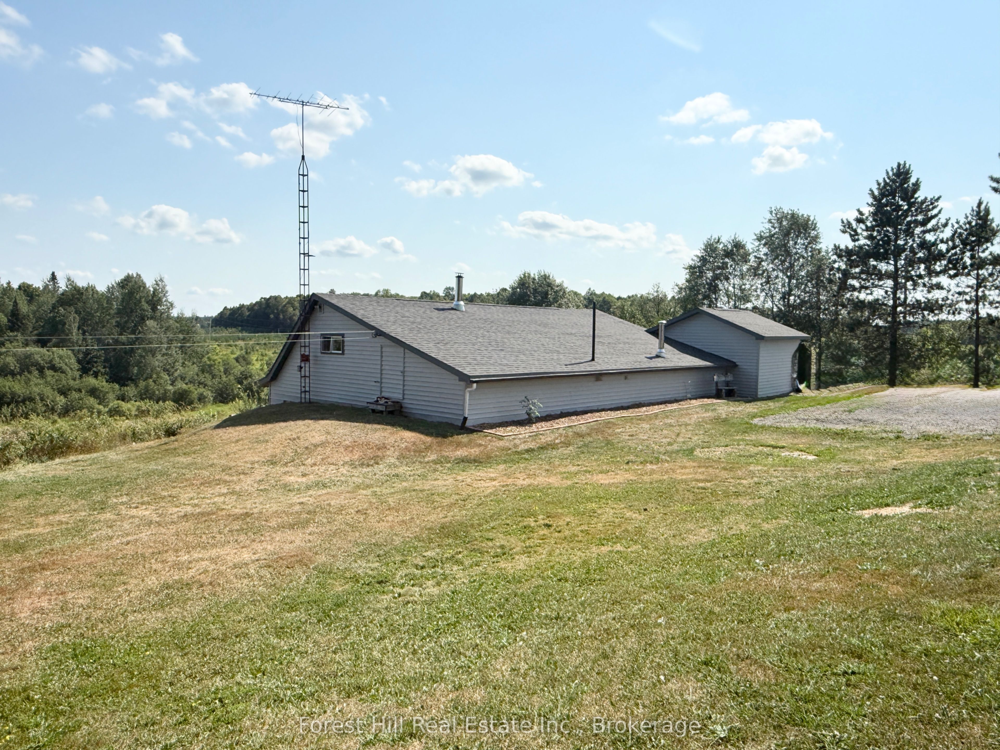 832 East Road Property Photo 15
