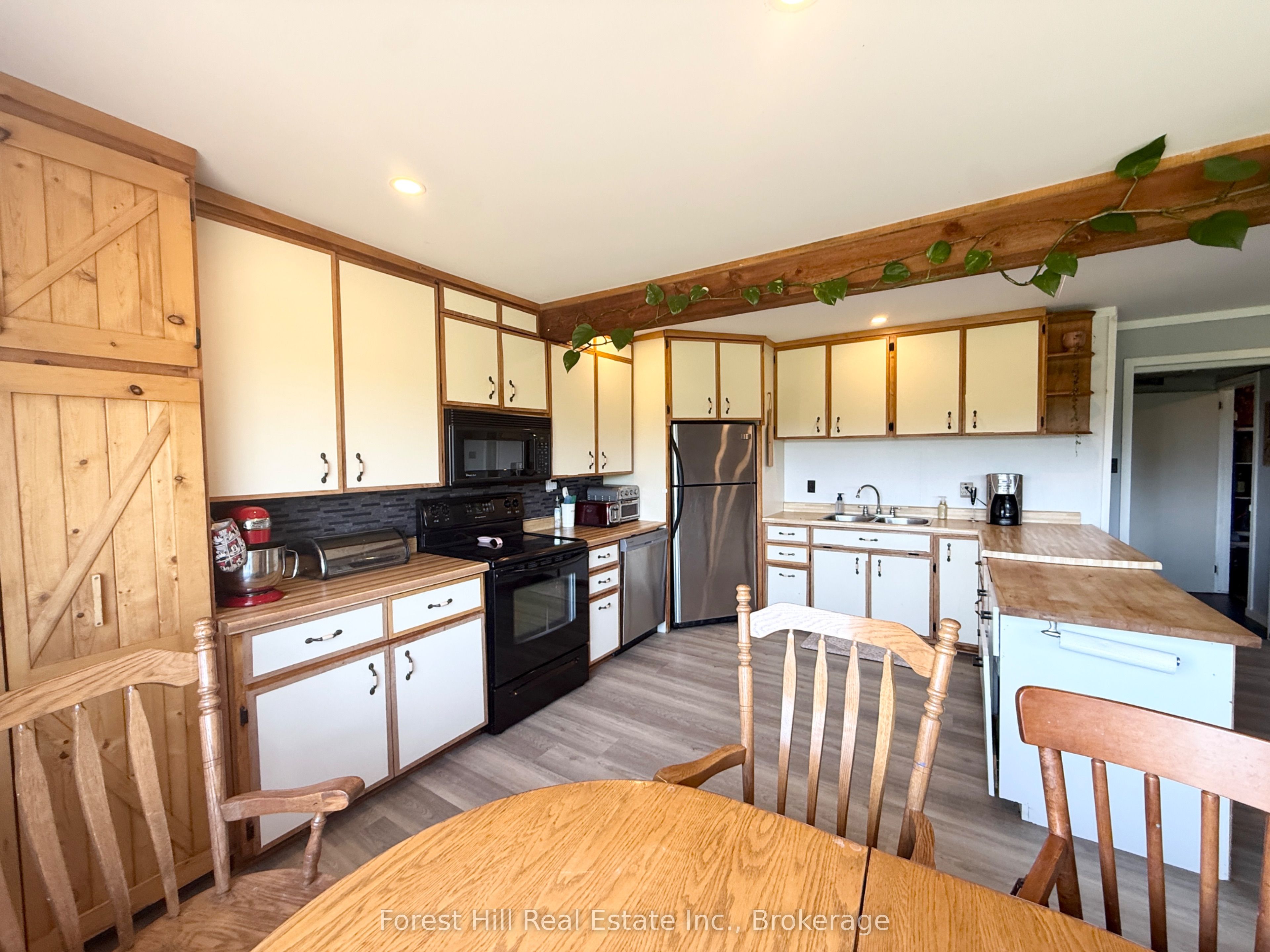 832 East Road Property Photo 18