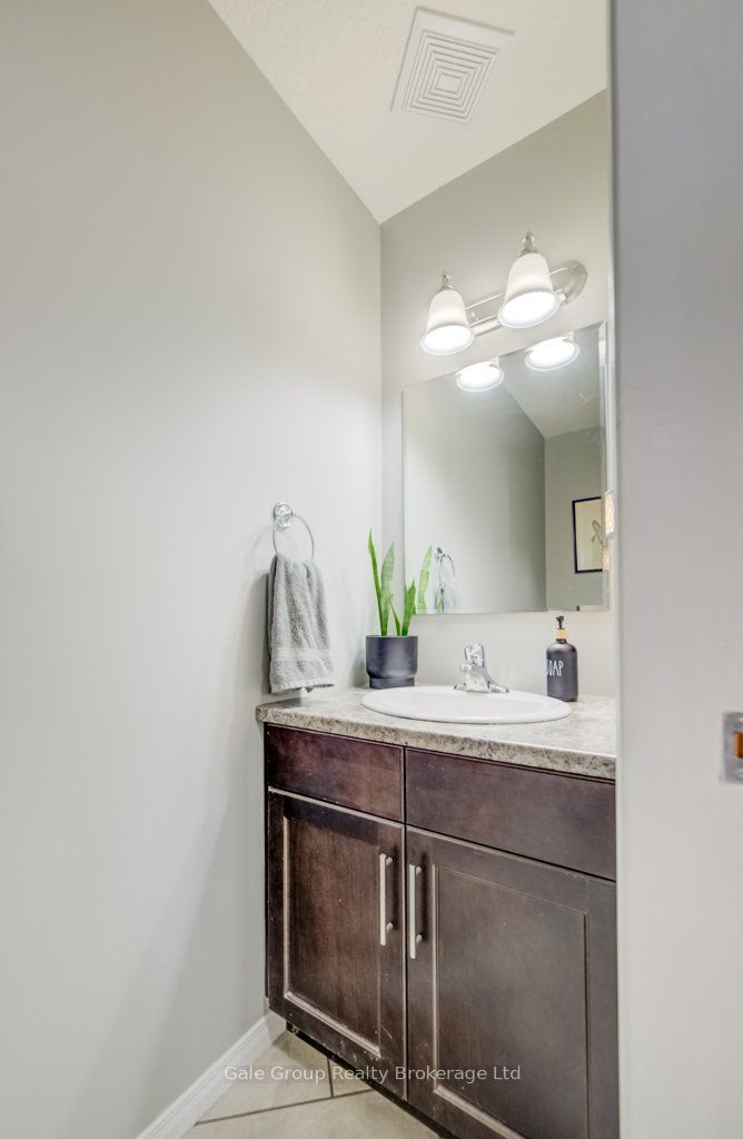 468 Champlain Avenue Property Photo 6
