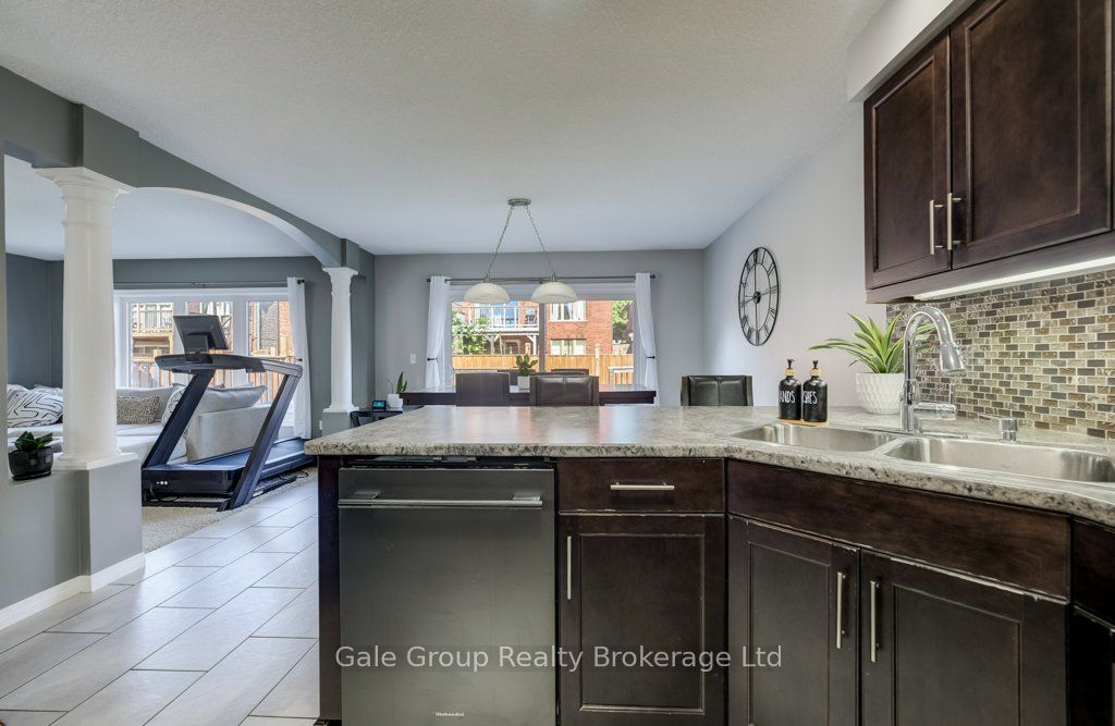 468 Champlain Avenue Property Photo 11