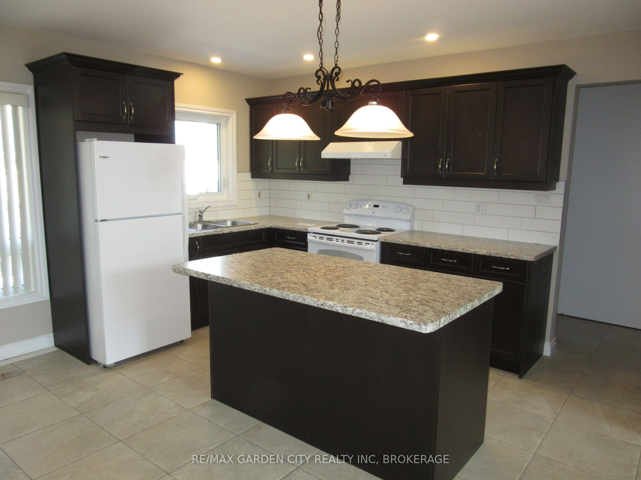 11981 Morris Road Property Photo 6