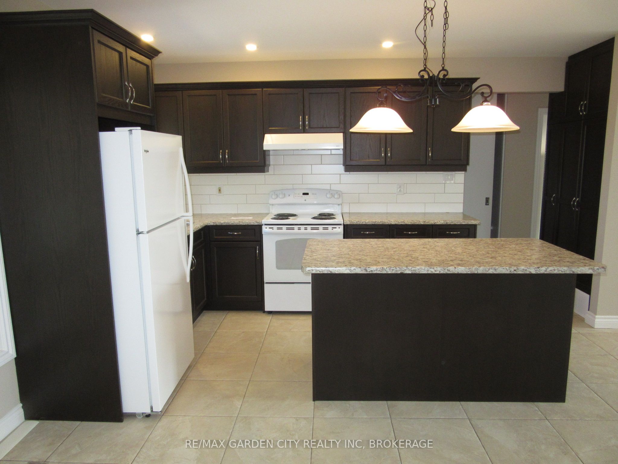11981 Morris Road Property Photo 7