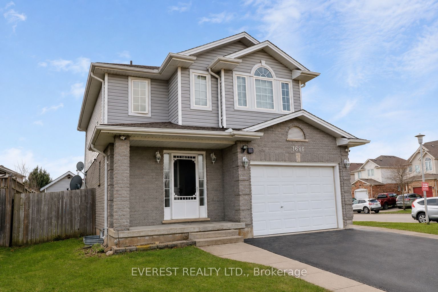 1686 Blackmaple Crescent Property Photo 1