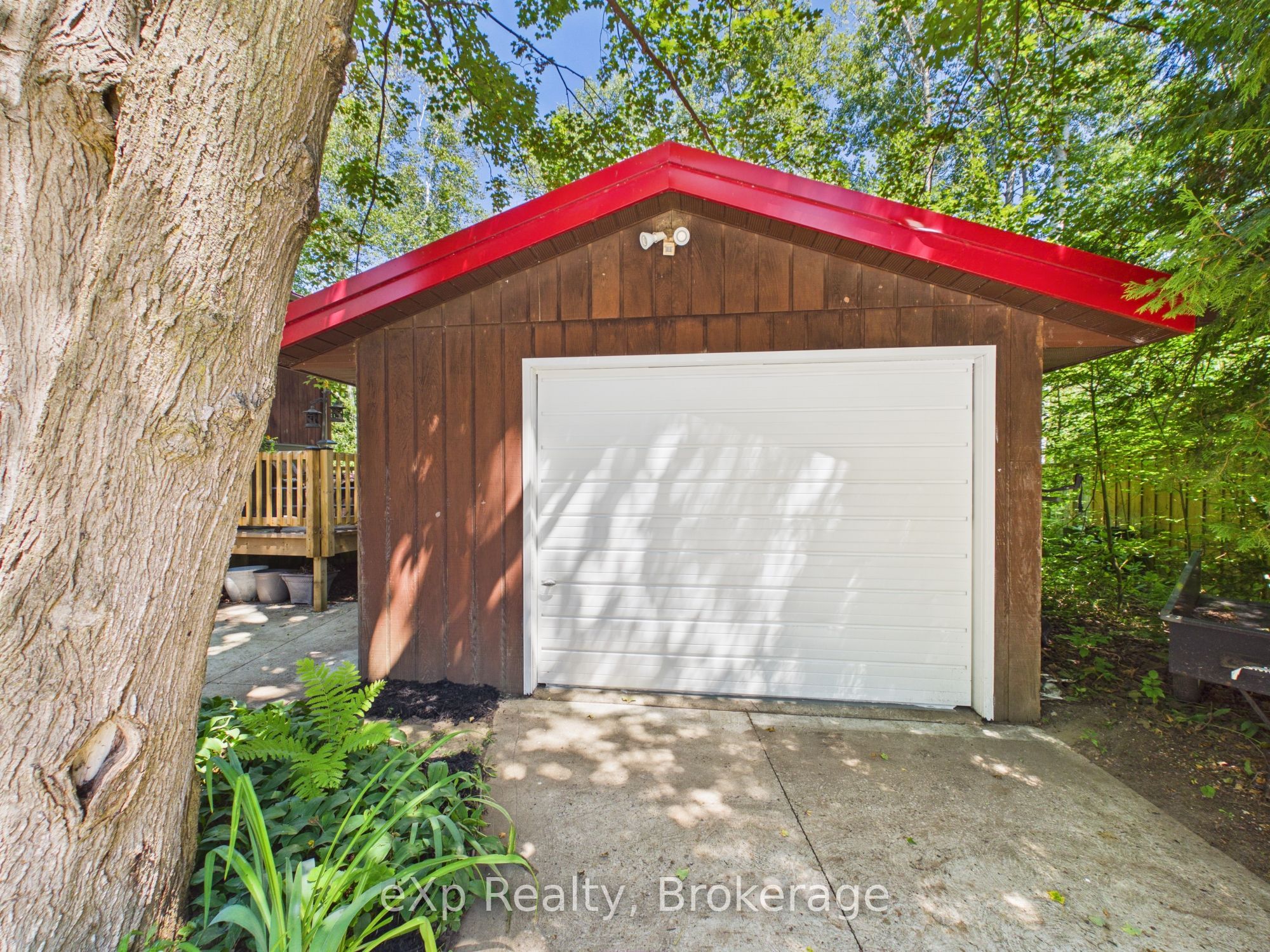330 Tyendinaga Drive Property Photo 8