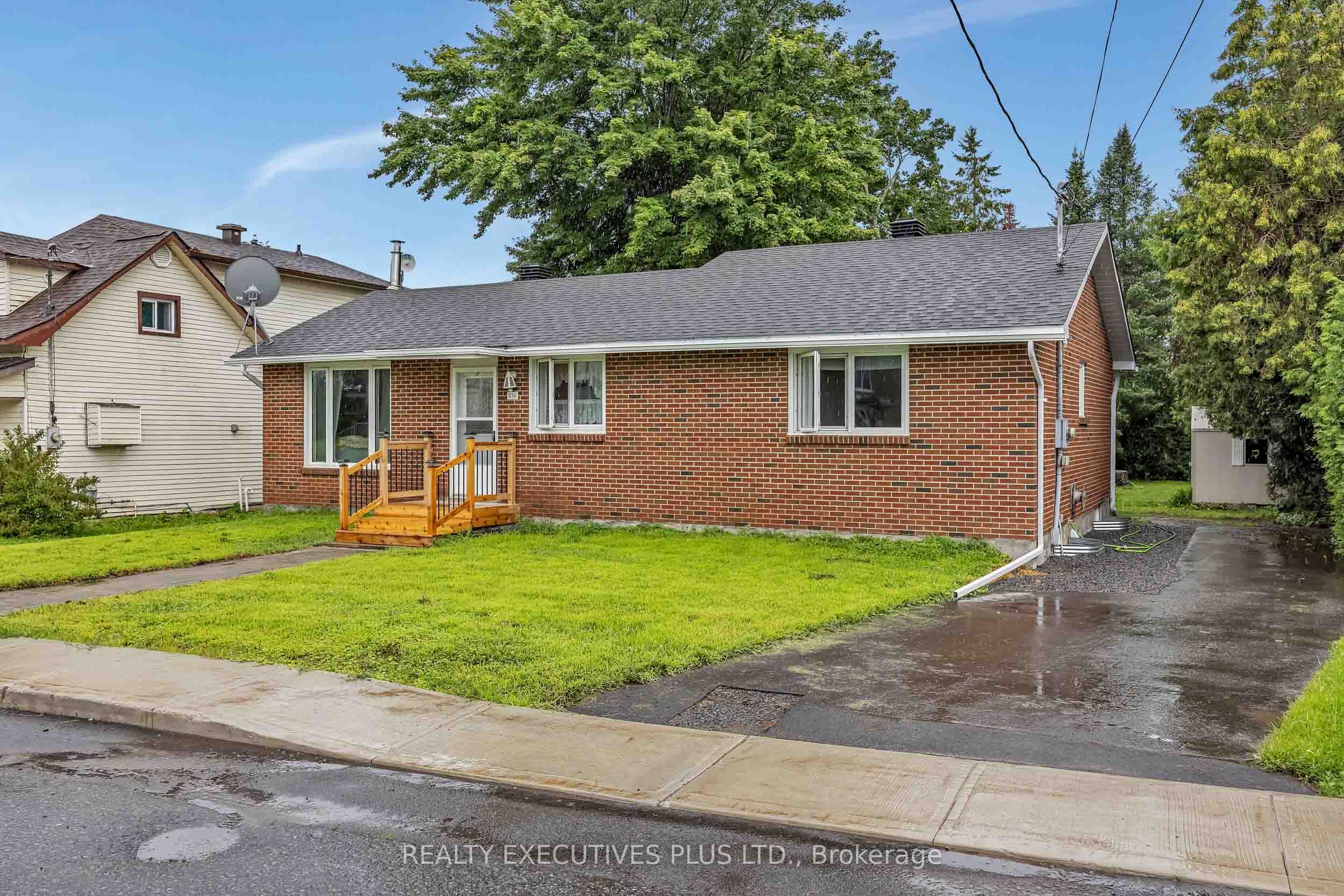 636 Water Street Property Photo 2