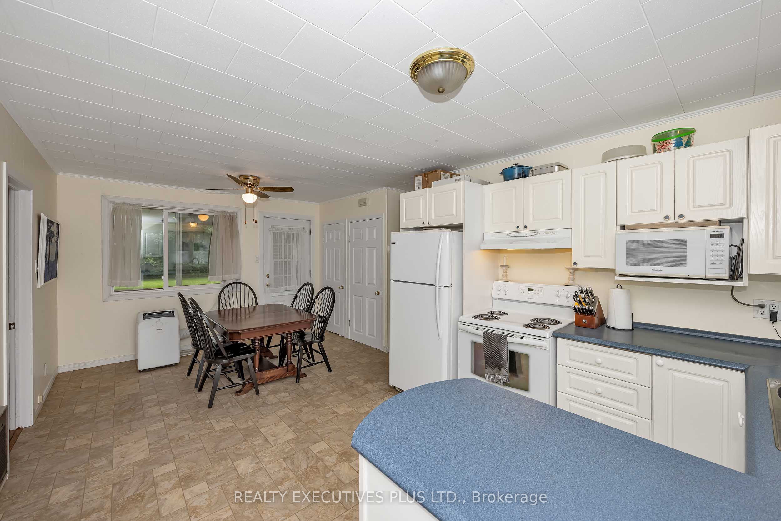 636 Water Street Property Photo 6