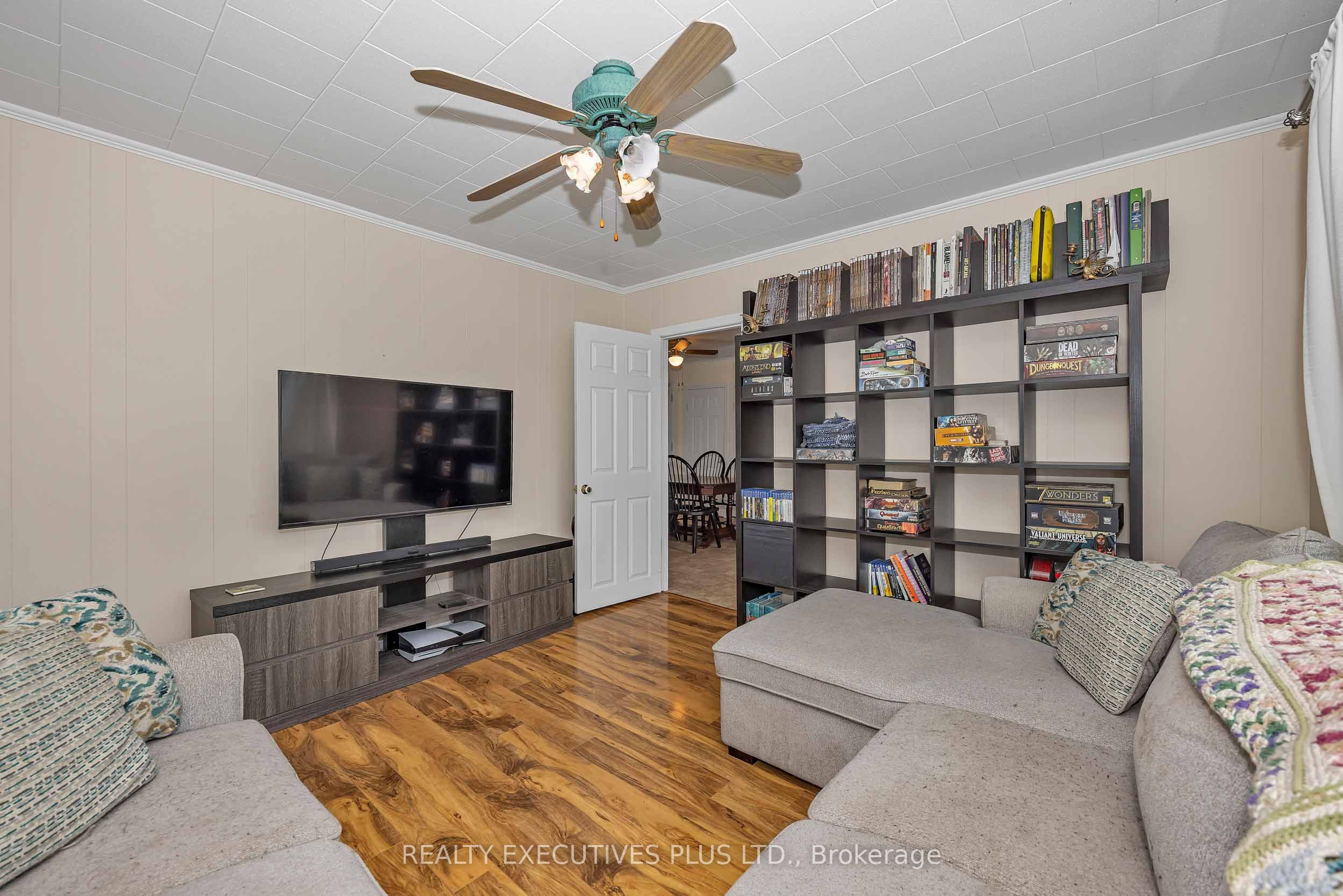 636 Water Street Property Photo 10
