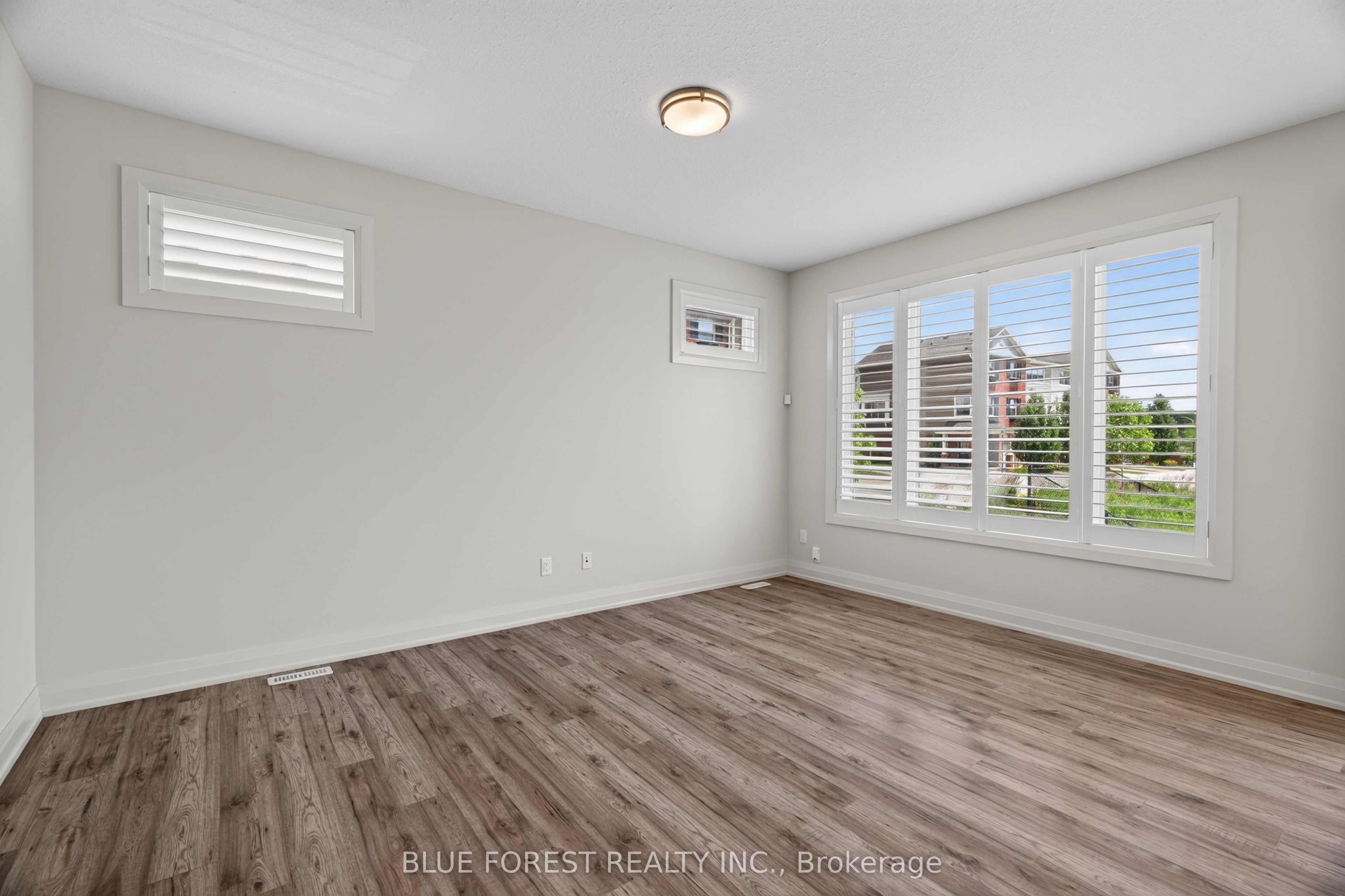 3025 Singleton Avenue 126 Property Photo 10