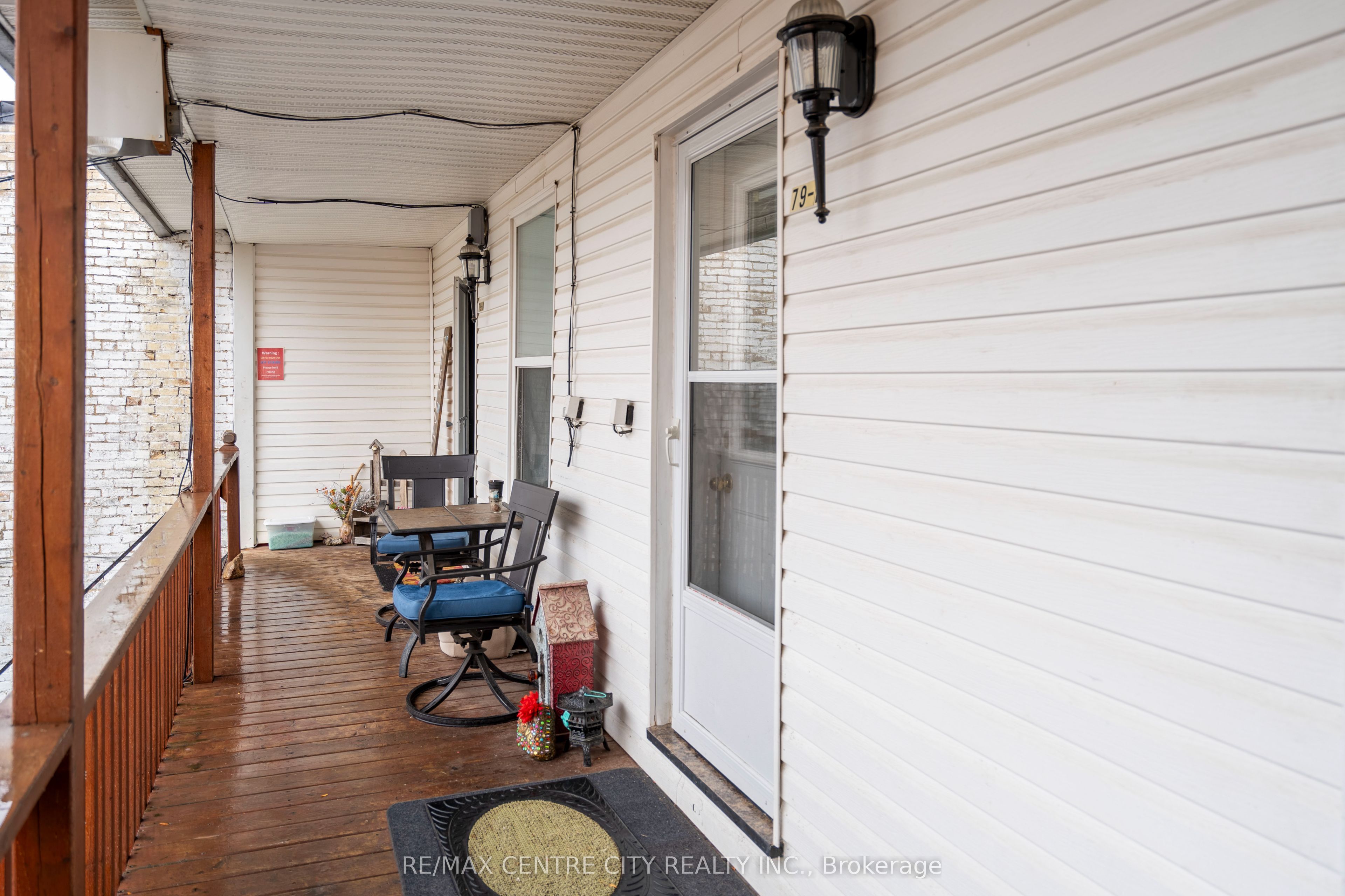 79 Front Street W Property Photo 14