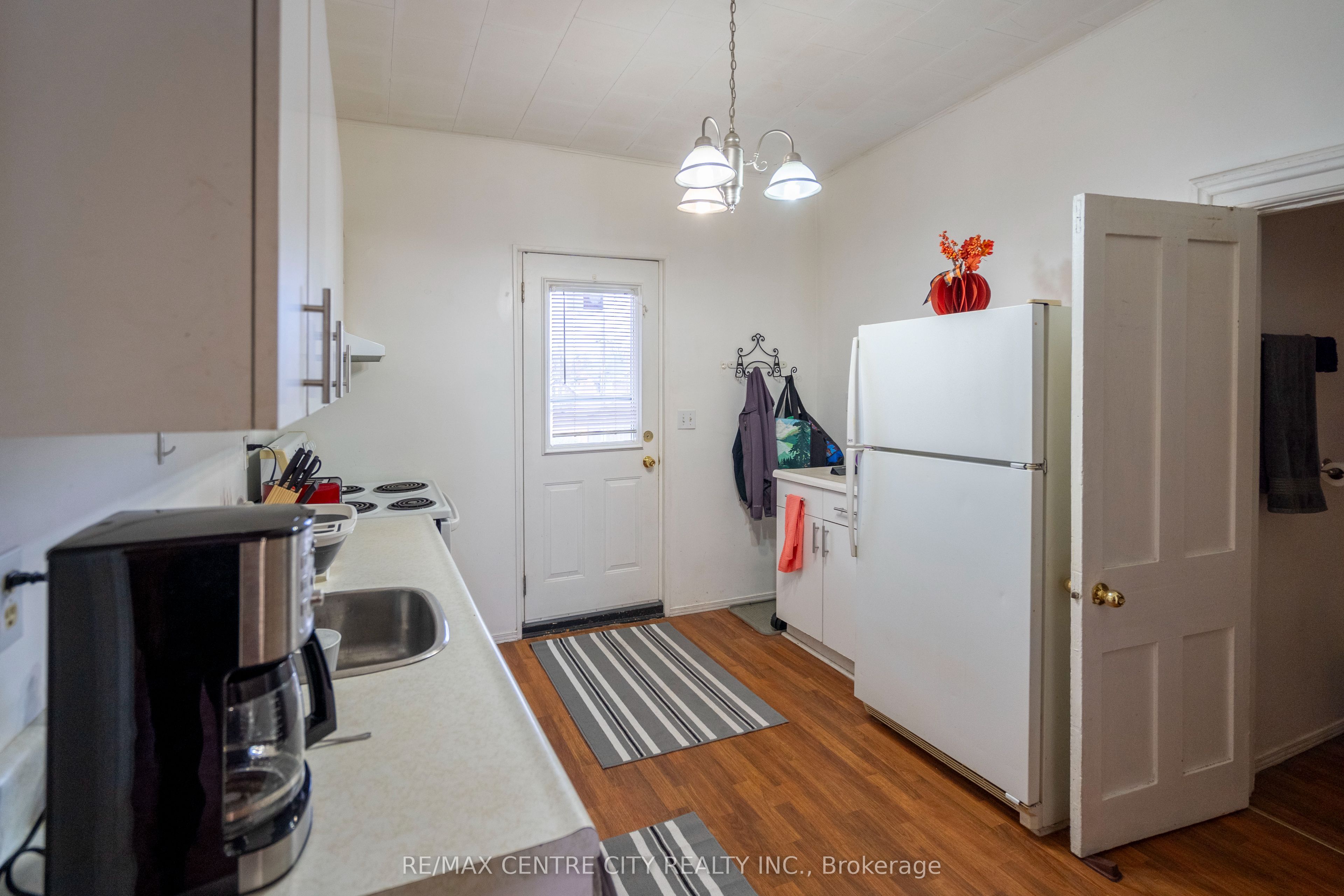 79 Front Street W Property Photo 15