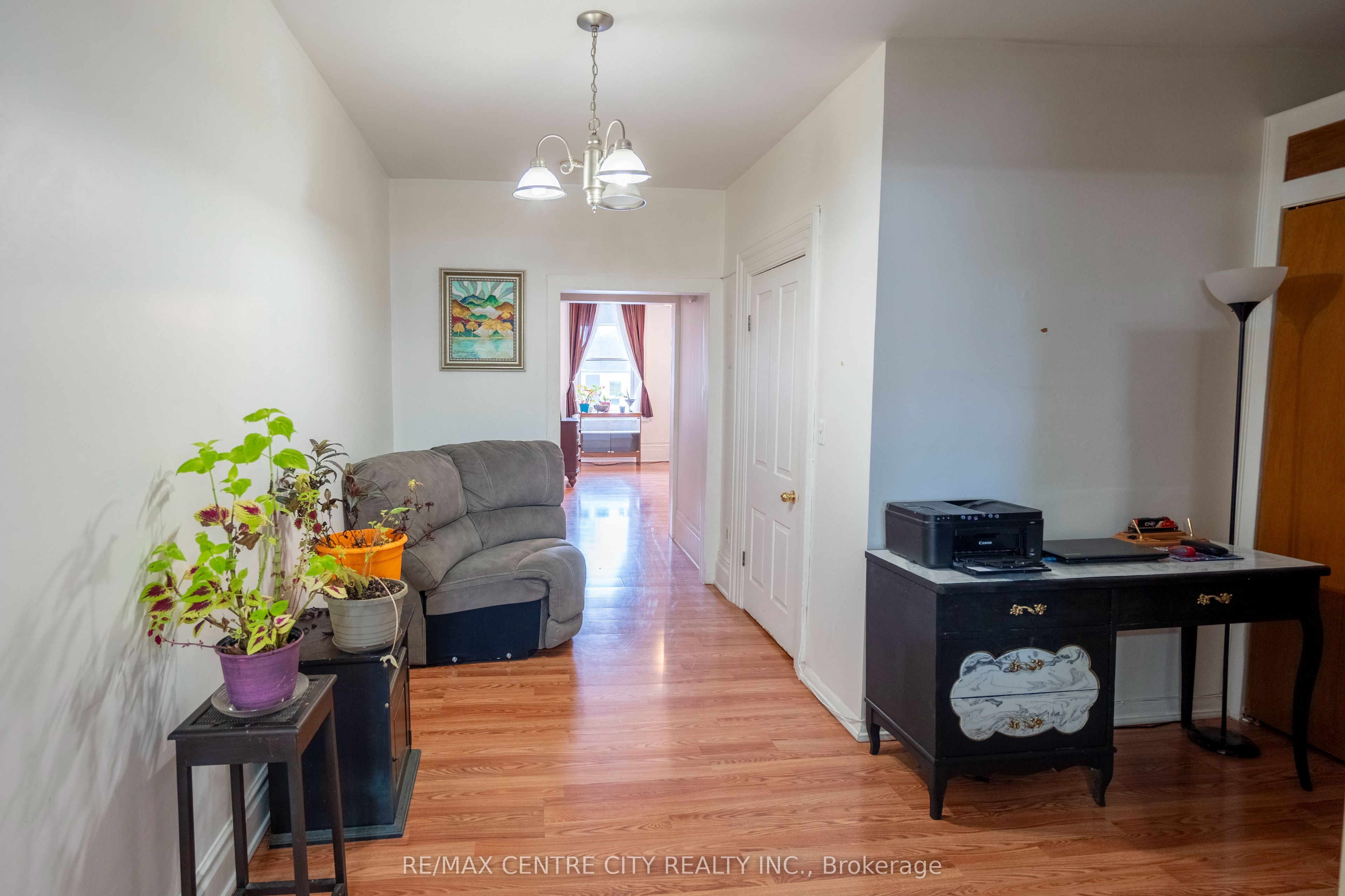 79 Front Street W Property Photo 18