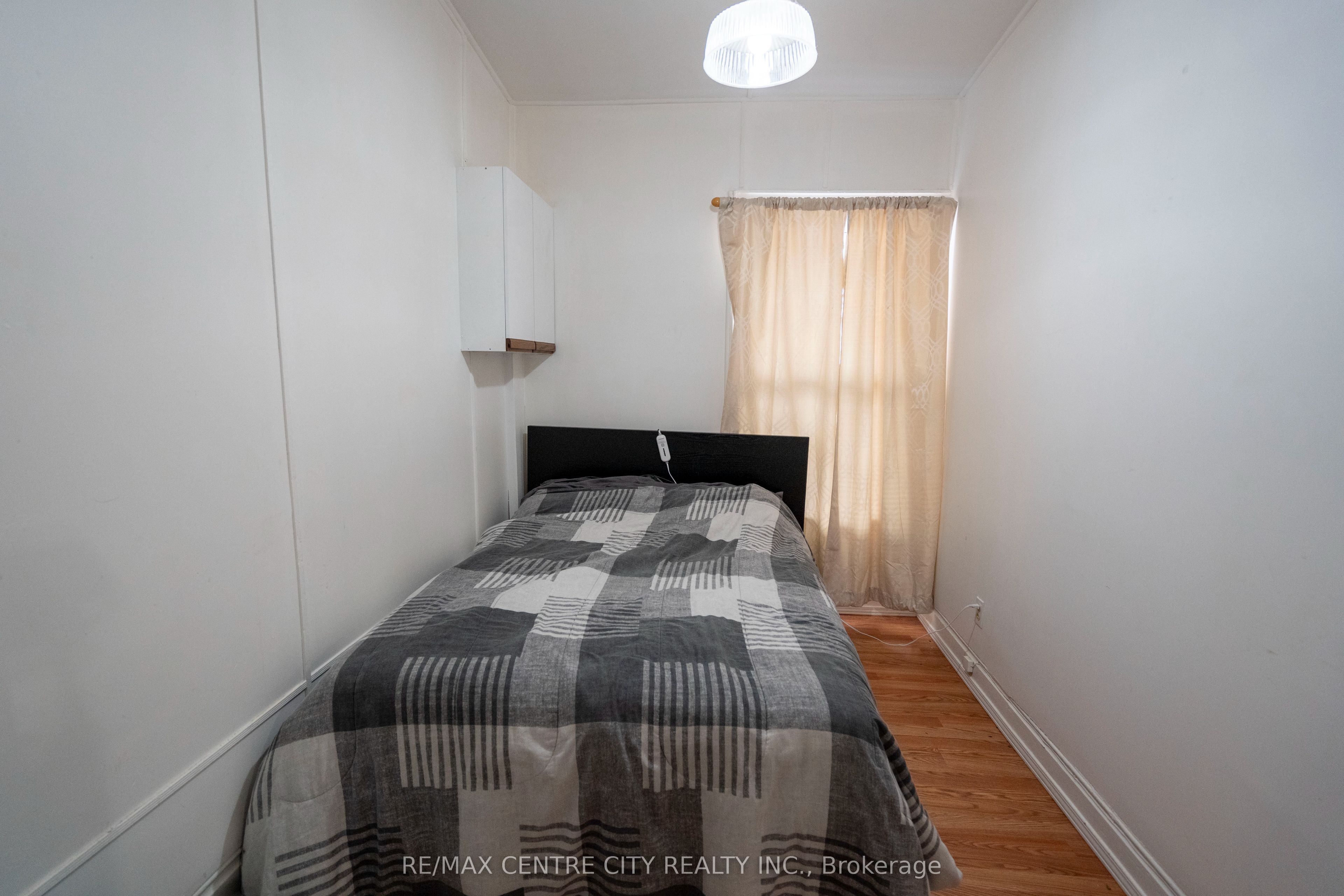 79 Front Street W Property Photo 19