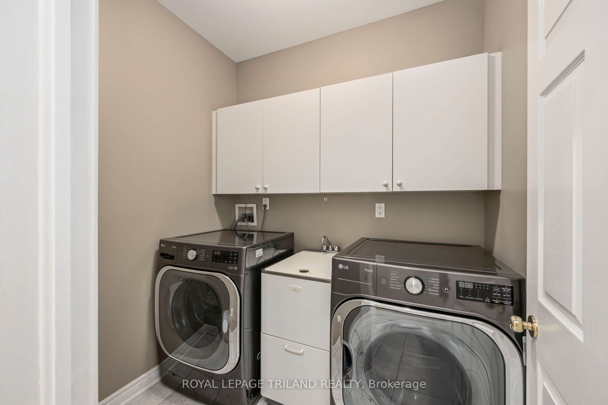 56 Glenridge Crescent Property Photo 18