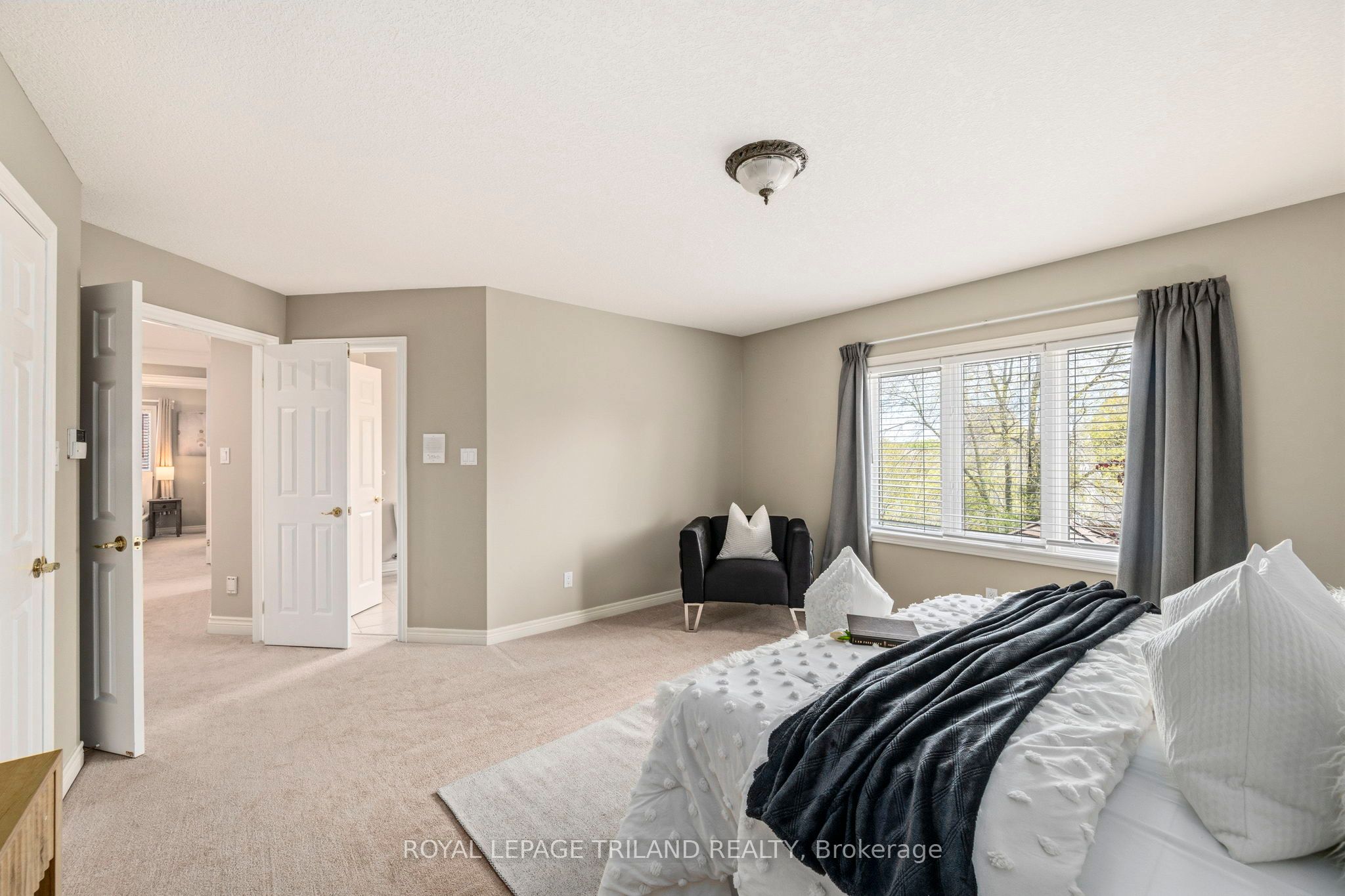 56 Glenridge Crescent Property Photo 22