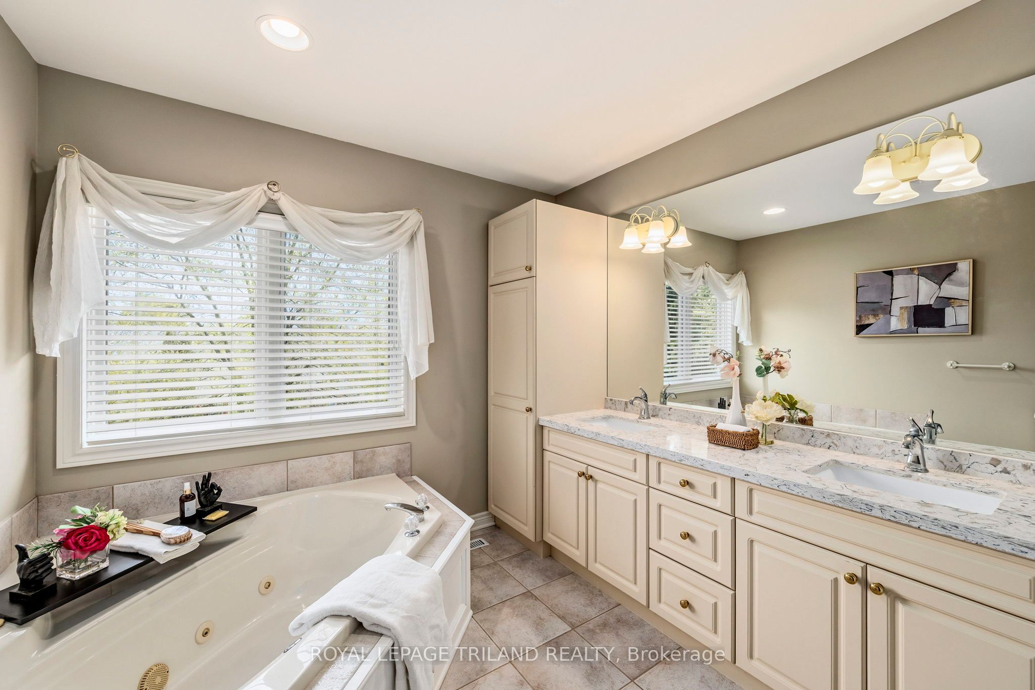 56 Glenridge Crescent Property Photo 23