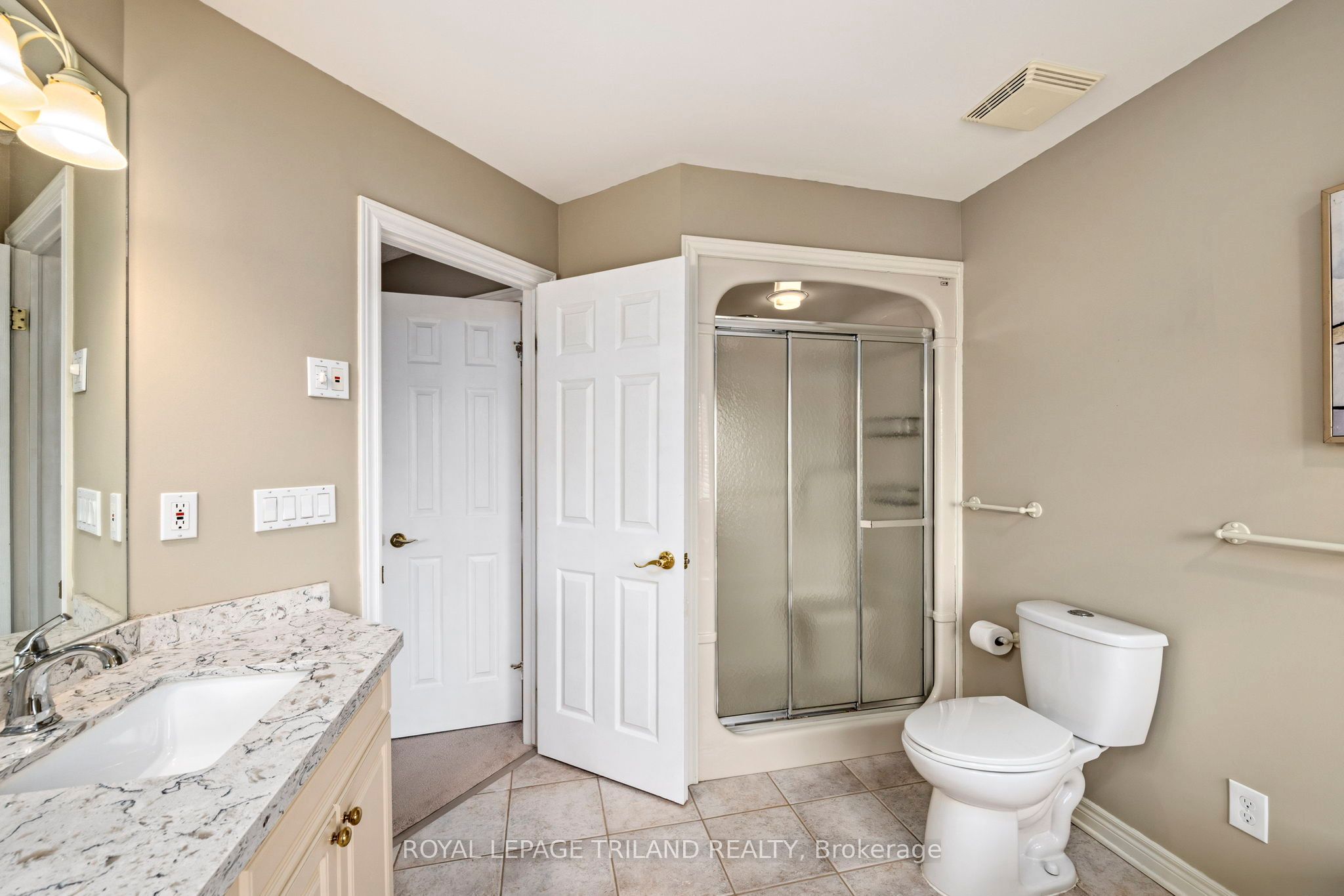 56 Glenridge Crescent Property Photo 24