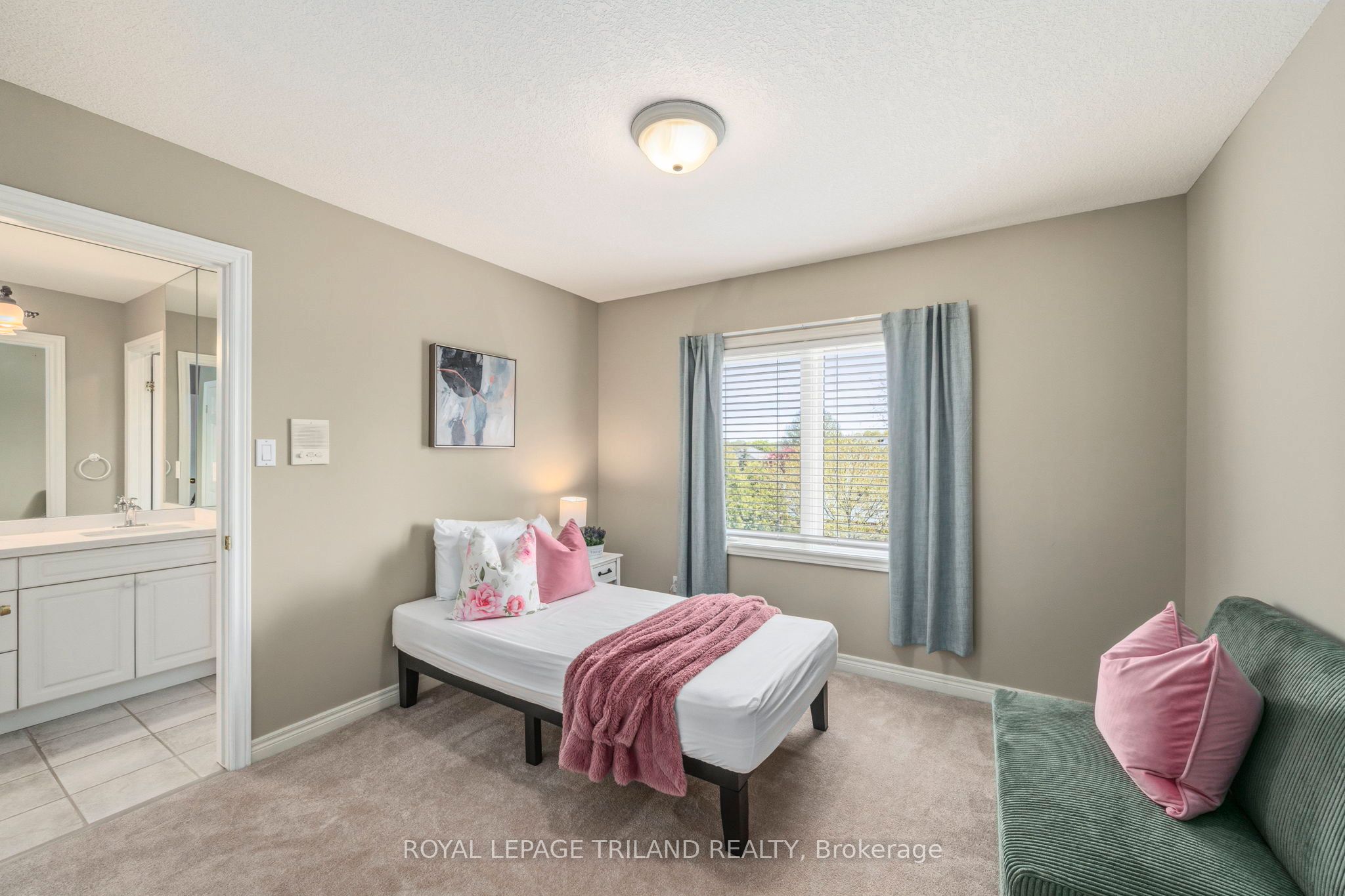 56 Glenridge Crescent Property Photo 32