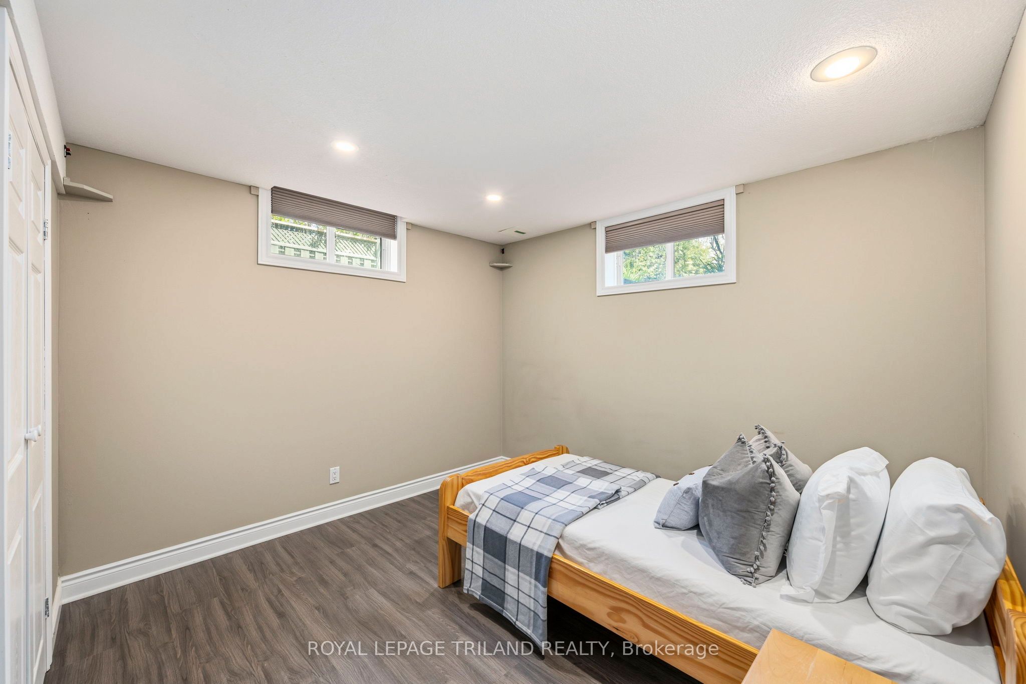 56 Glenridge Crescent Property Photo 38