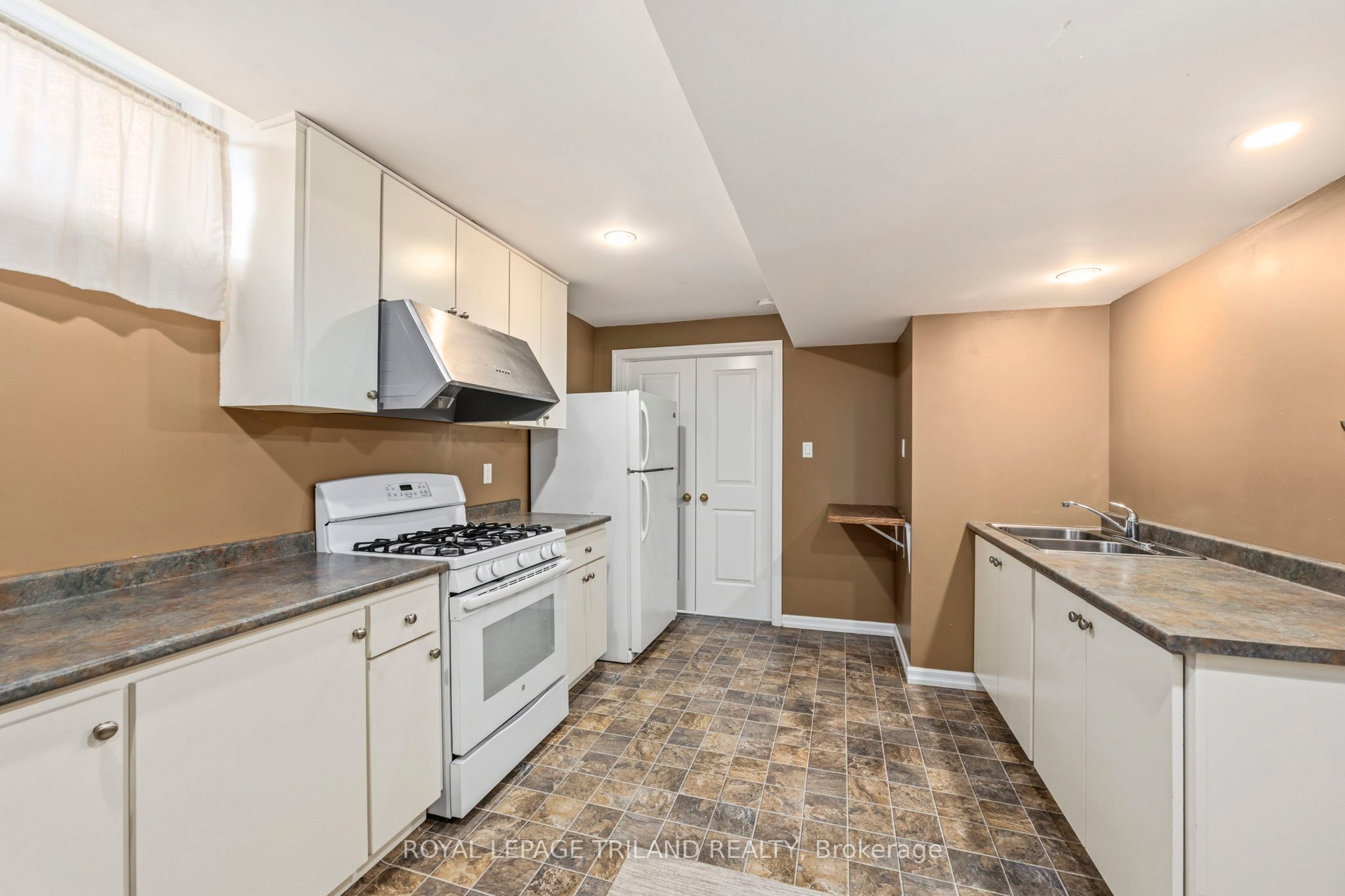 56 Glenridge Crescent Property Photo 39