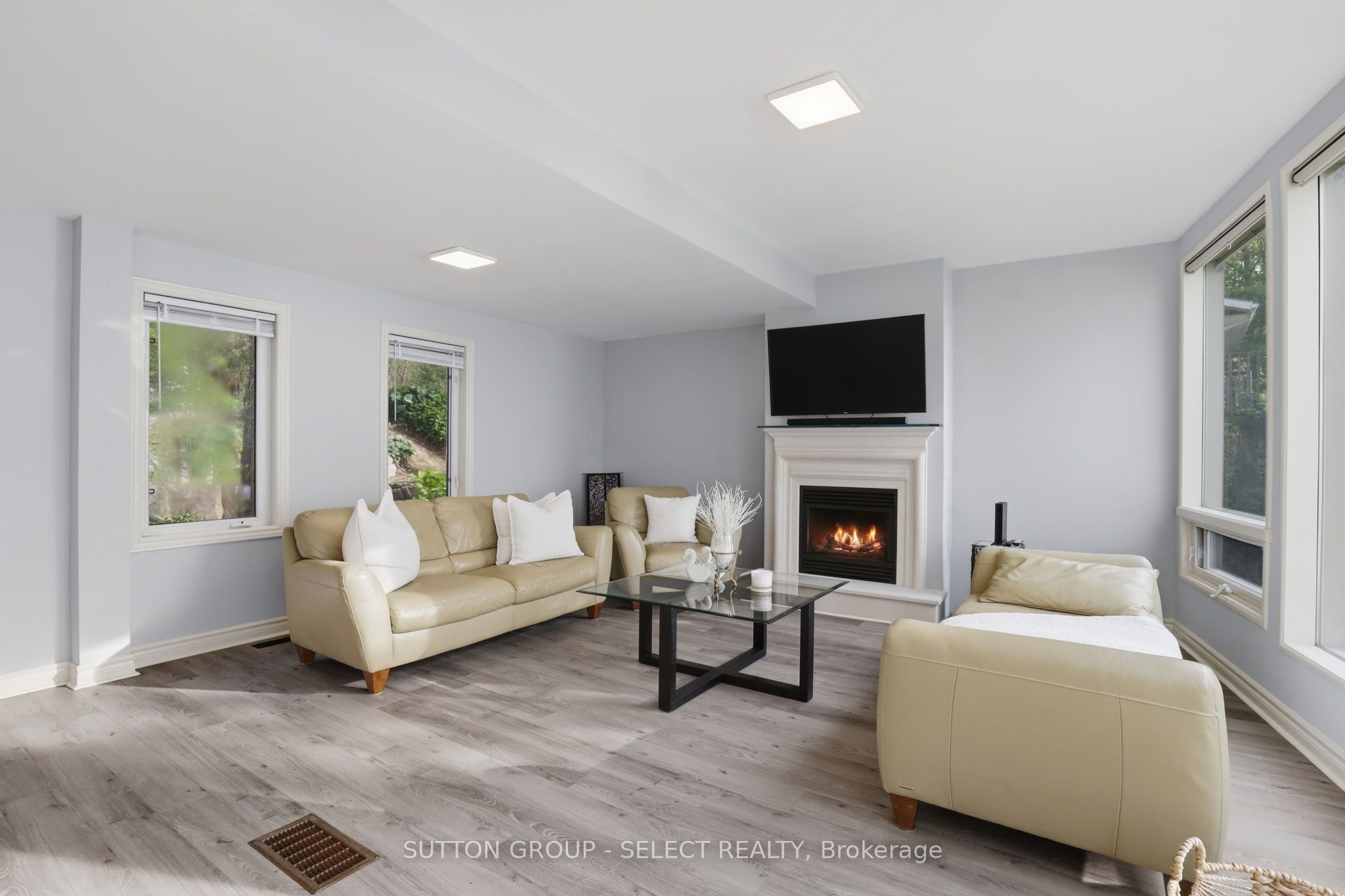 5284 Cliff Road Property Photo 10