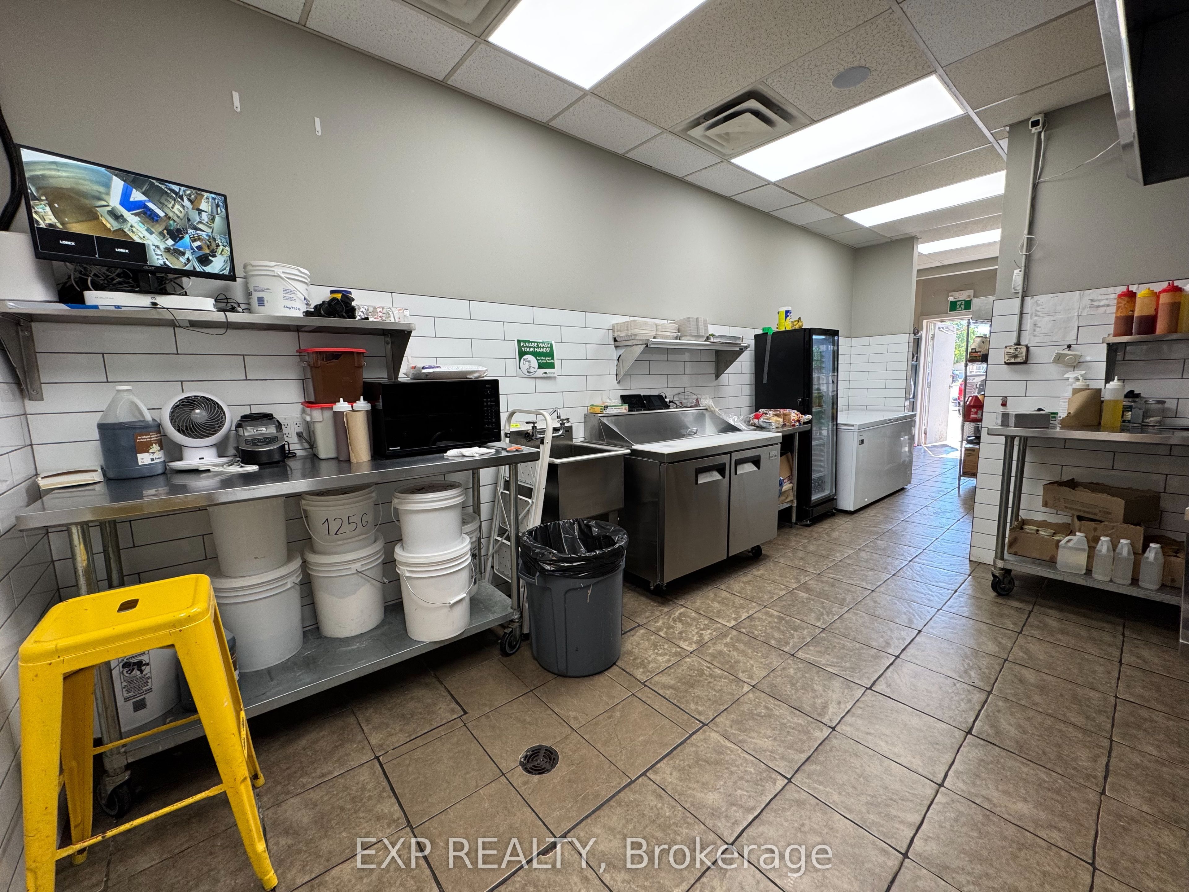 1579 Oxford Street E Property Photo 6