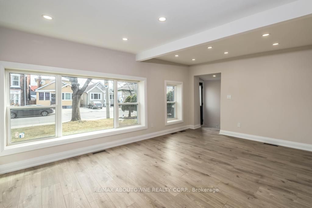 131 West Avenue N Property Photo 4