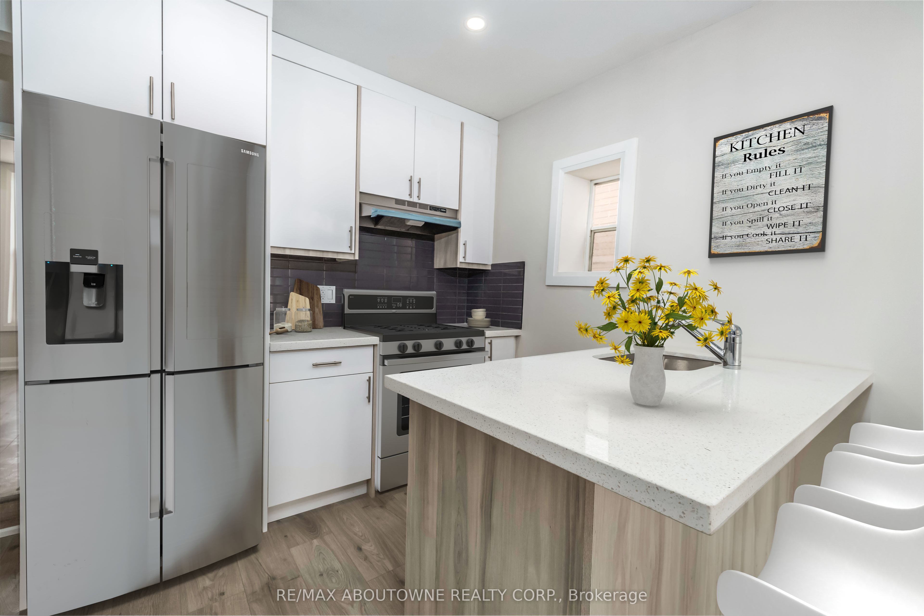 131 West Avenue N Property Photo 5