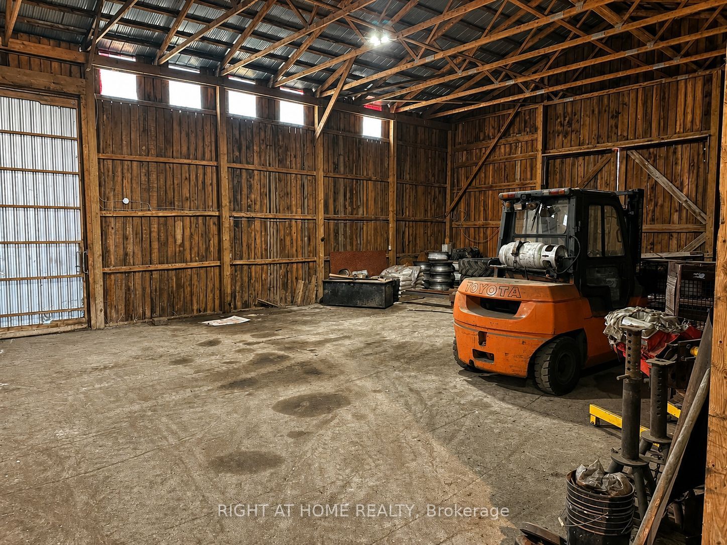 9696 Currie Road Property Photo 6