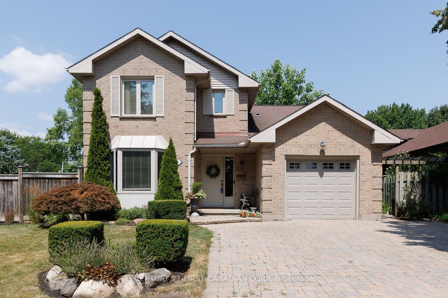 255 Deveron Crescent Property Photo 1