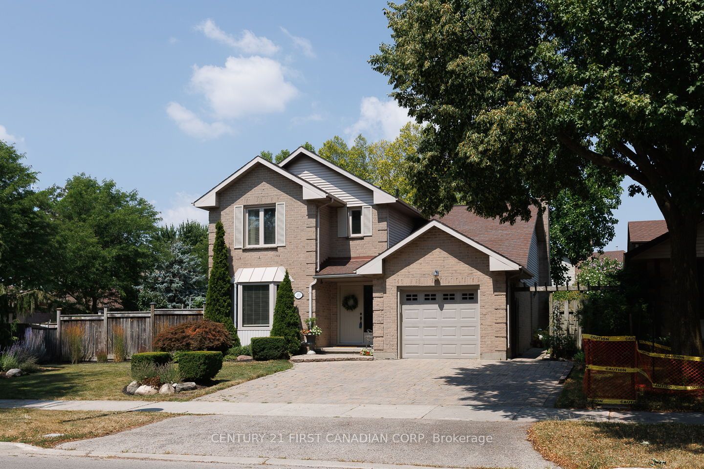 255 Deveron Crescent Property Photo 2