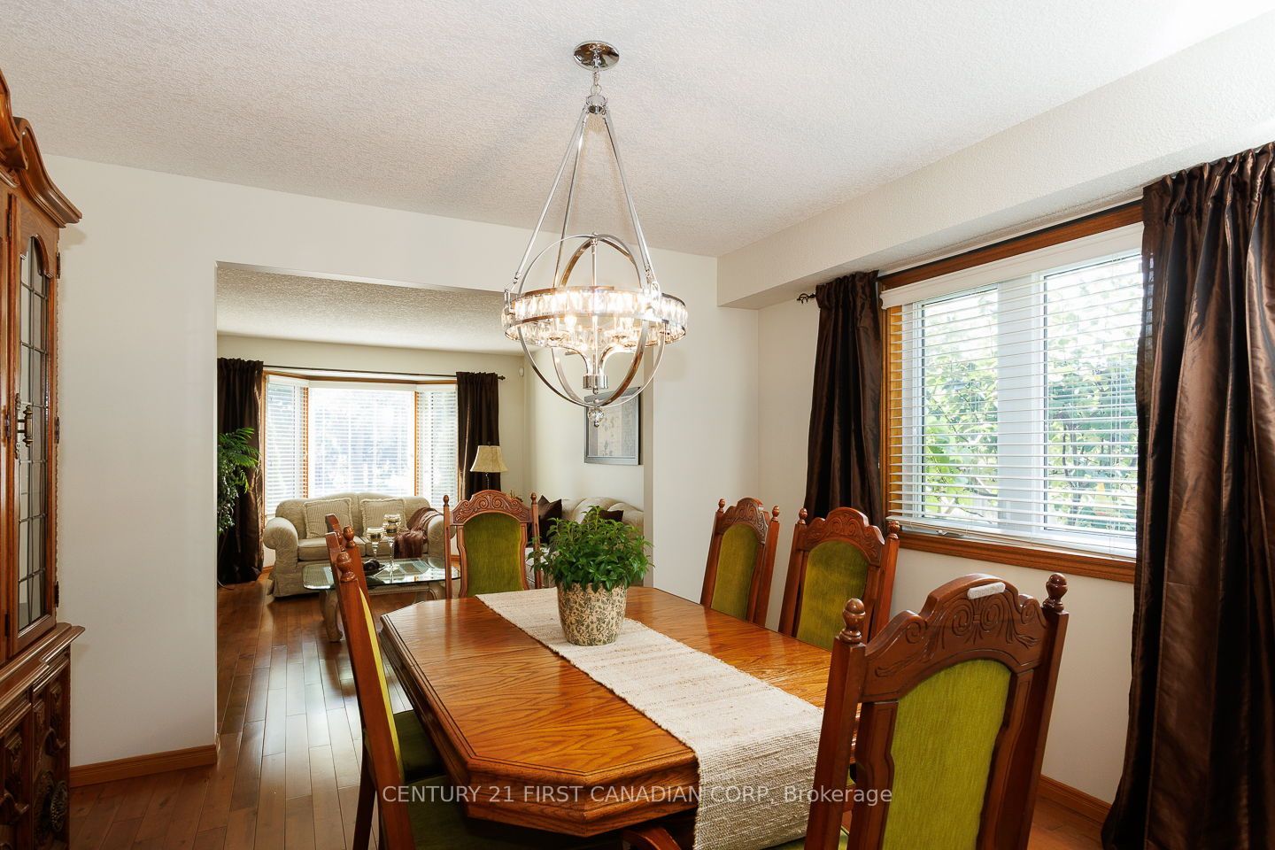 255 Deveron Crescent Property Photo 6