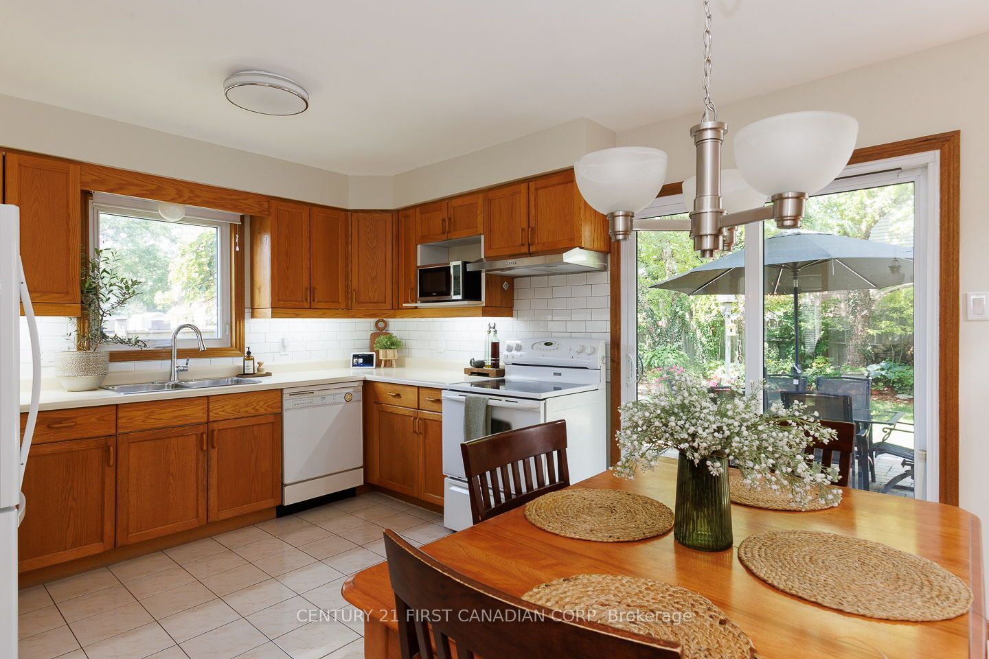 255 Deveron Crescent Property Photo 12