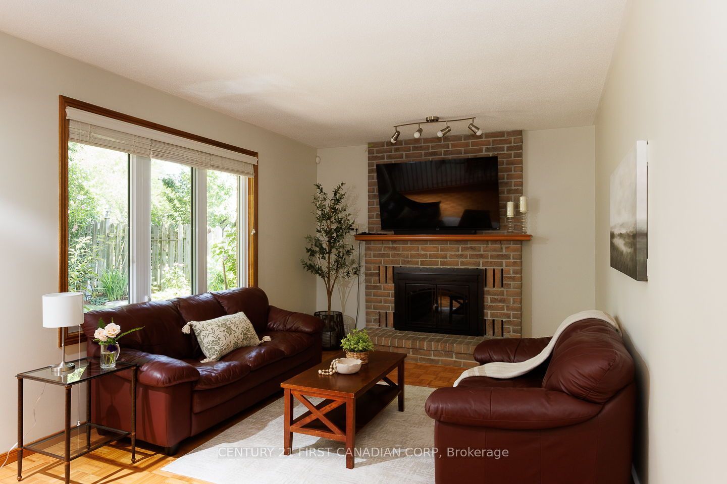 255 Deveron Crescent Property Photo 15