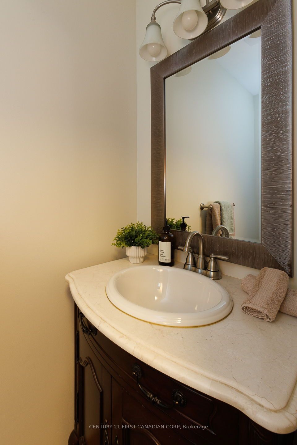 255 Deveron Crescent Property Photo 17