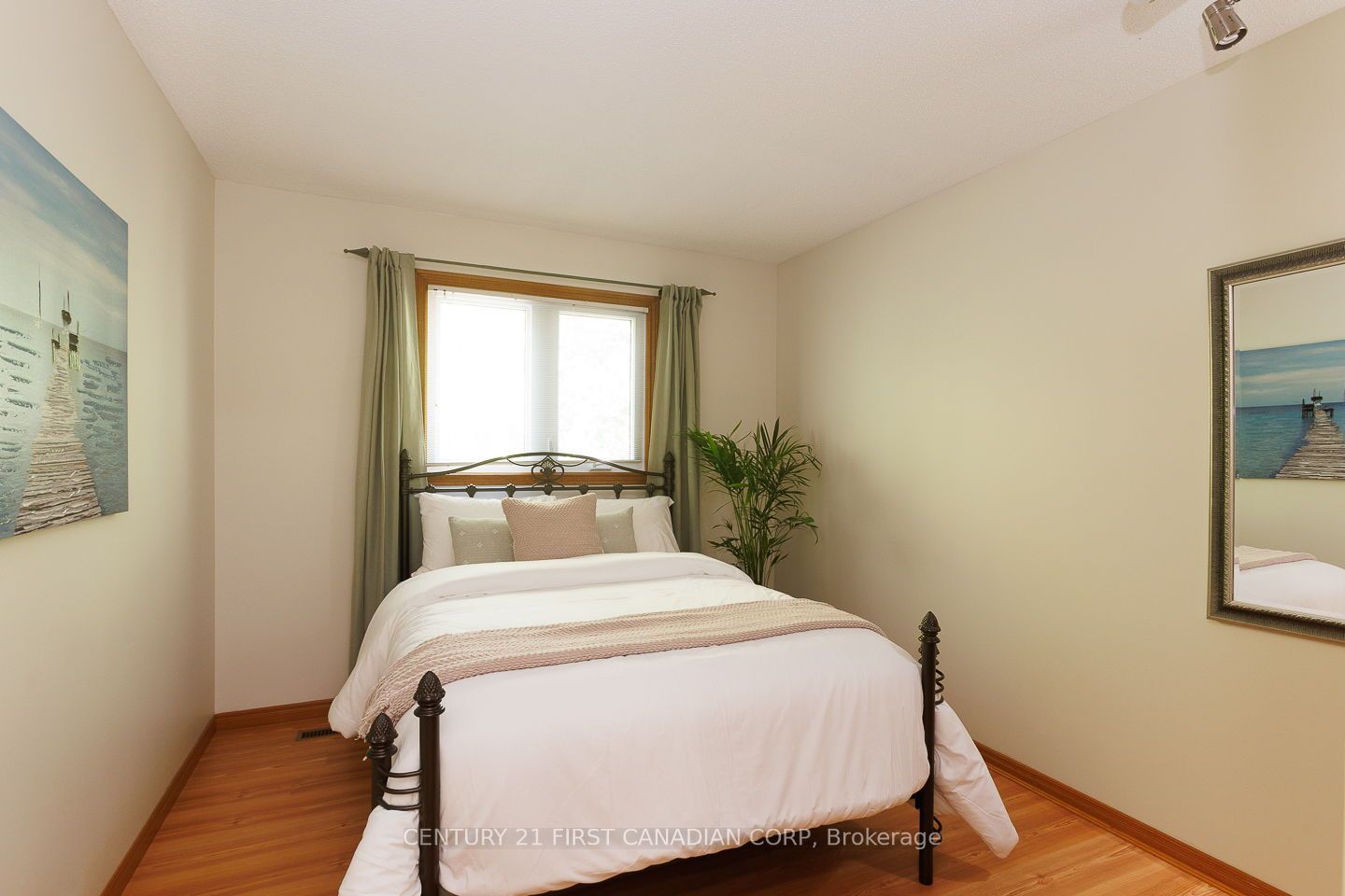 255 Deveron Crescent Property Photo 18