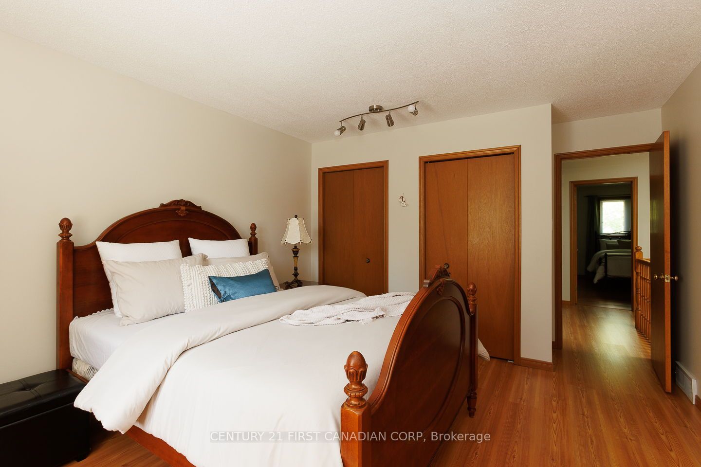 255 Deveron Crescent Property Photo 23