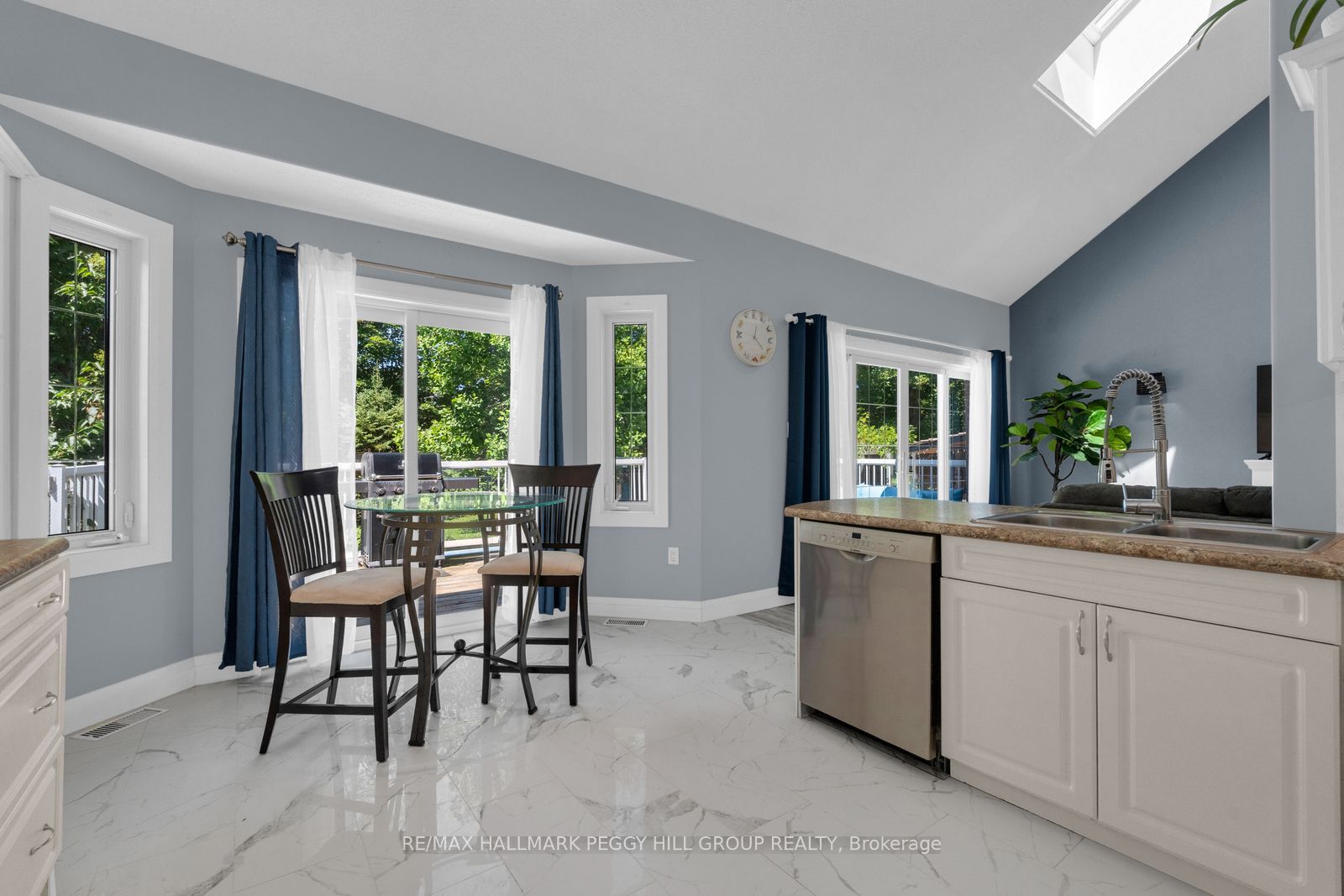 155 Forest Glen Drive Property Photo 4